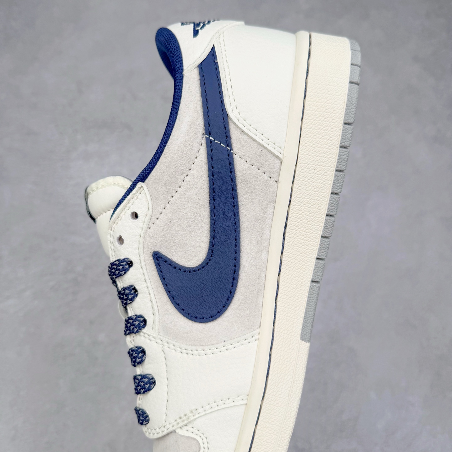 图片[7]-TS x Air Jordan AJ1 Low 倒钩低帮联名定制配色 SJ2068-134 原厂内置气垫魔块 A模大底 头层小牛皮 鞋舌AJ原厂专用牛津布+AJ专用反口珍珠布+原厂无杂质高弹内里海棉+特殊封边弹力鞋带 实拍调校N版已经零色差零失真 百分百还原实物色彩所见即所得 不存在货不对板色差等低级问题 选购参考实物拍摄 不混卖不参货 只用心做好货严格选品 承诺混一赔十 尺码：36 36.5 37.5 38 38.5 39 40 40.5 41 42 42.5 43 44 44.5 45-选品中心
