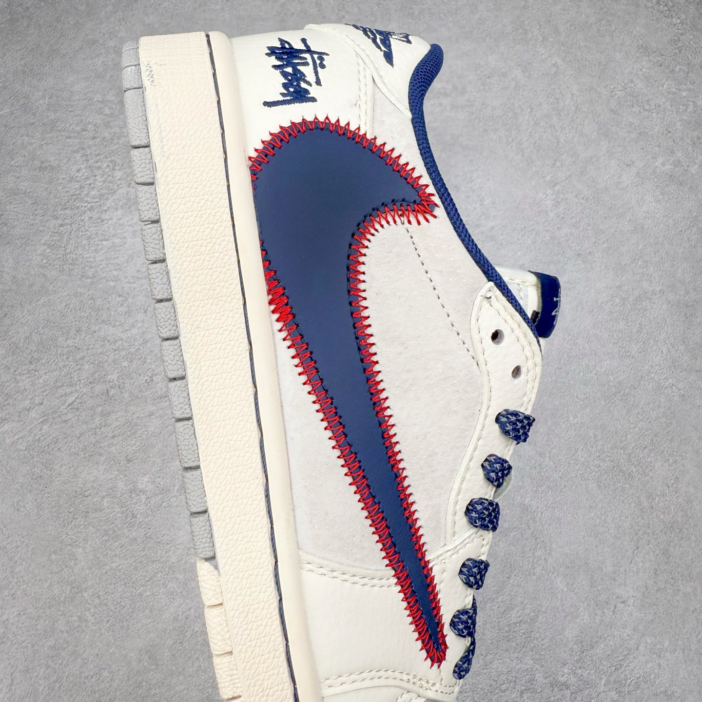 图片[6]-TS x Air Jordan AJ1 Low 倒钩低帮联名定制配色 SJ2068-134 原厂内置气垫魔块 A模大底 头层小牛皮 鞋舌AJ原厂专用牛津布+AJ专用反口珍珠布+原厂无杂质高弹内里海棉+特殊封边弹力鞋带 实拍调校N版已经零色差零失真 百分百还原实物色彩所见即所得 不存在货不对板色差等低级问题 选购参考实物拍摄 不混卖不参货 只用心做好货严格选品 承诺混一赔十 尺码：36 36.5 37.5 38 38.5 39 40 40.5 41 42 42.5 43 44 44.5 45-选品中心