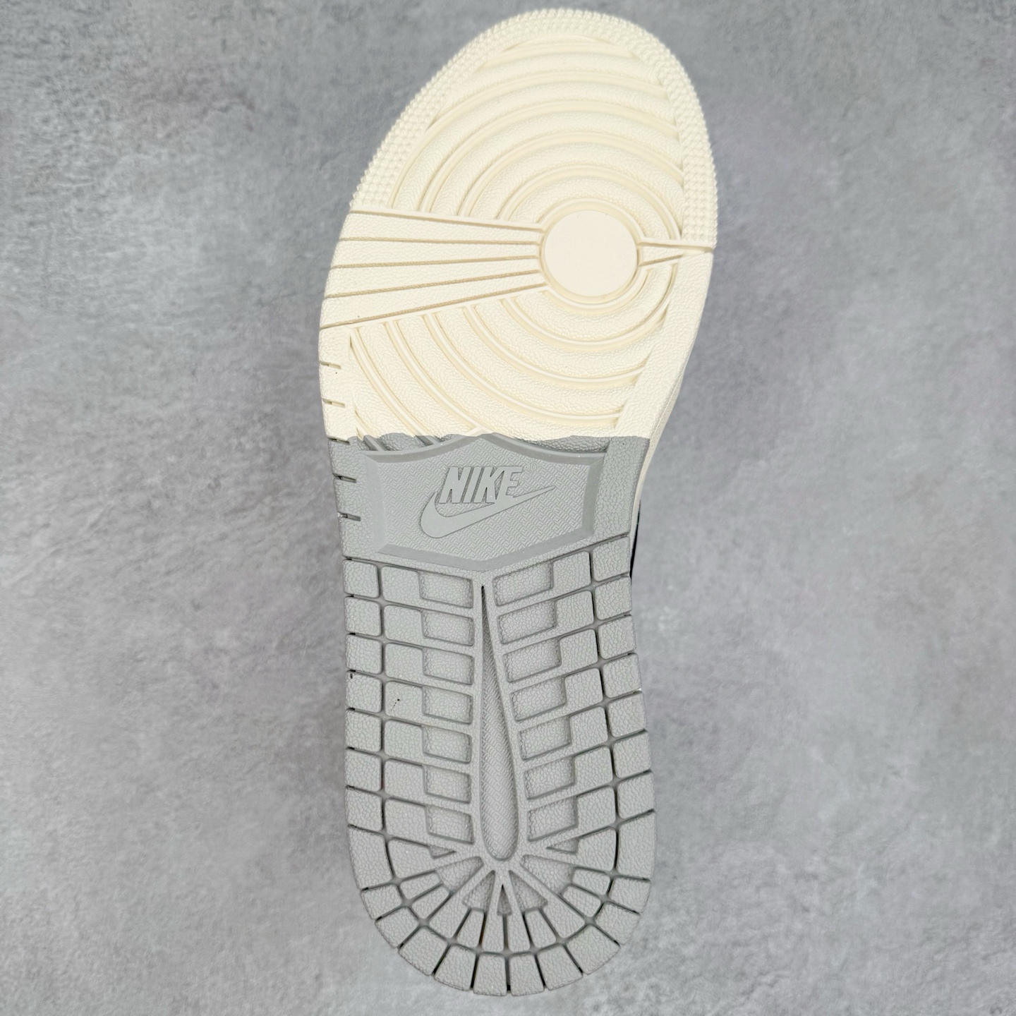 图片[9]-TS x Air Jordan AJ1 Low 倒钩低帮联名定制配色 SJ2068-134 原厂内置气垫魔块 A模大底 头层小牛皮 鞋舌AJ原厂专用牛津布+AJ专用反口珍珠布+原厂无杂质高弹内里海棉+特殊封边弹力鞋带 实拍调校N版已经零色差零失真 百分百还原实物色彩所见即所得 不存在货不对板色差等低级问题 选购参考实物拍摄 不混卖不参货 只用心做好货严格选品 承诺混一赔十 尺码：36 36.5 37.5 38 38.5 39 40 40.5 41 42 42.5 43 44 44.5 45-选品中心