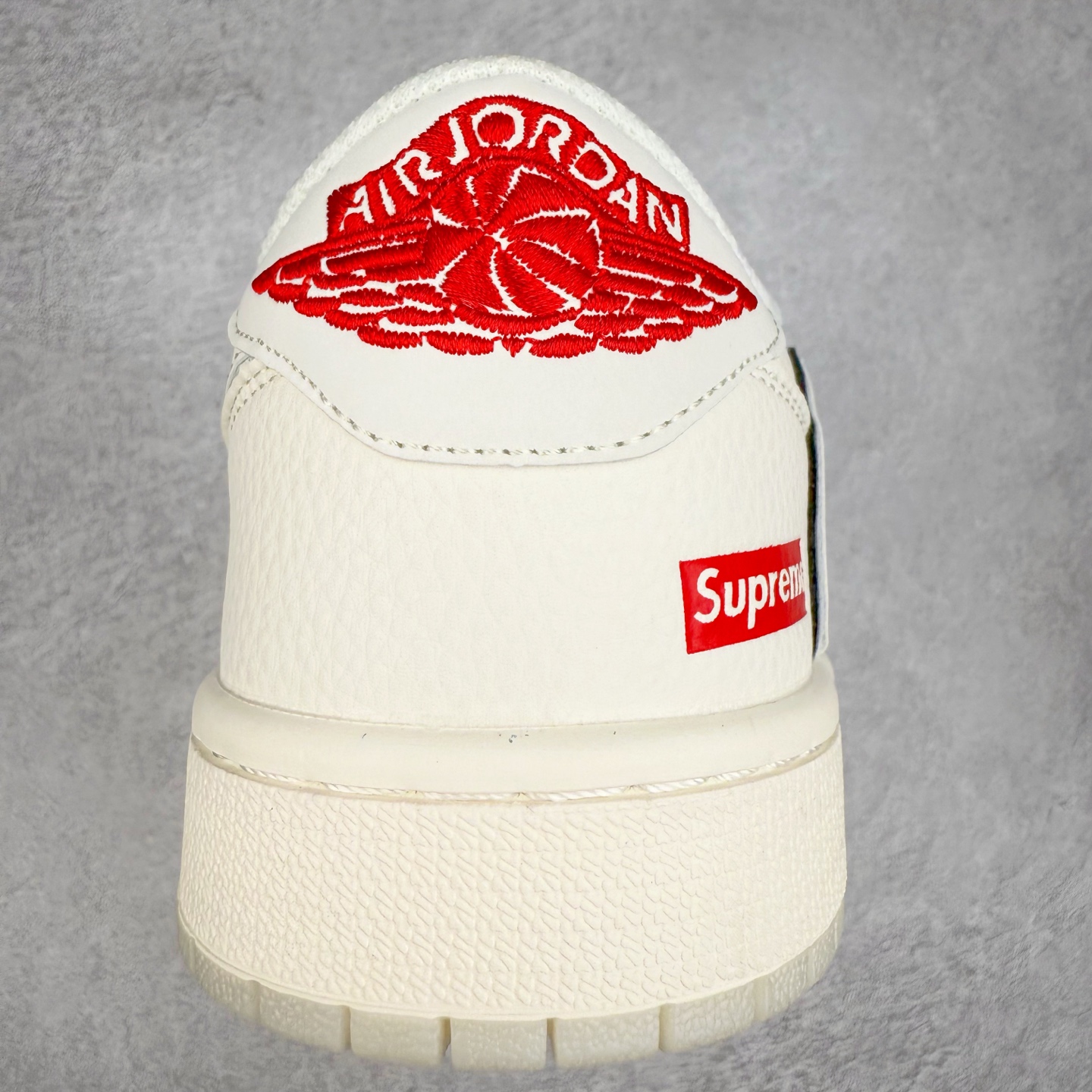 图片[8]-TS x Air Jordan AJ1 Low 倒钩低帮联名定制配色 XX3168-188 原厂内置气垫魔块 A模大底 头层小牛皮 鞋舌AJ原厂专用牛津布+AJ专用反口珍珠布+原厂无杂质高弹内里海棉+特殊封边弹力鞋带 实拍调校N版已经零色差零失真 百分百还原实物色彩所见即所得 不存在货不对板色差等低级问题 选购参考实物拍摄 不混卖不参货 只用心做好货严格选品 承诺混一赔十 尺码：36 36.5 37.5 38 38.5 39 40 40.5 41 42 42.5 43 44 44.5 45-选品中心