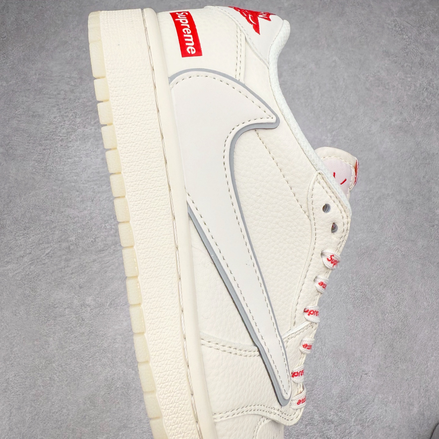 图片[6]-TS x Air Jordan AJ1 Low 倒钩低帮联名定制配色 XX3168-188 原厂内置气垫魔块 A模大底 头层小牛皮 鞋舌AJ原厂专用牛津布+AJ专用反口珍珠布+原厂无杂质高弹内里海棉+特殊封边弹力鞋带 实拍调校N版已经零色差零失真 百分百还原实物色彩所见即所得 不存在货不对板色差等低级问题 选购参考实物拍摄 不混卖不参货 只用心做好货严格选品 承诺混一赔十 尺码：36 36.5 37.5 38 38.5 39 40 40.5 41 42 42.5 43 44 44.5 45-选品中心