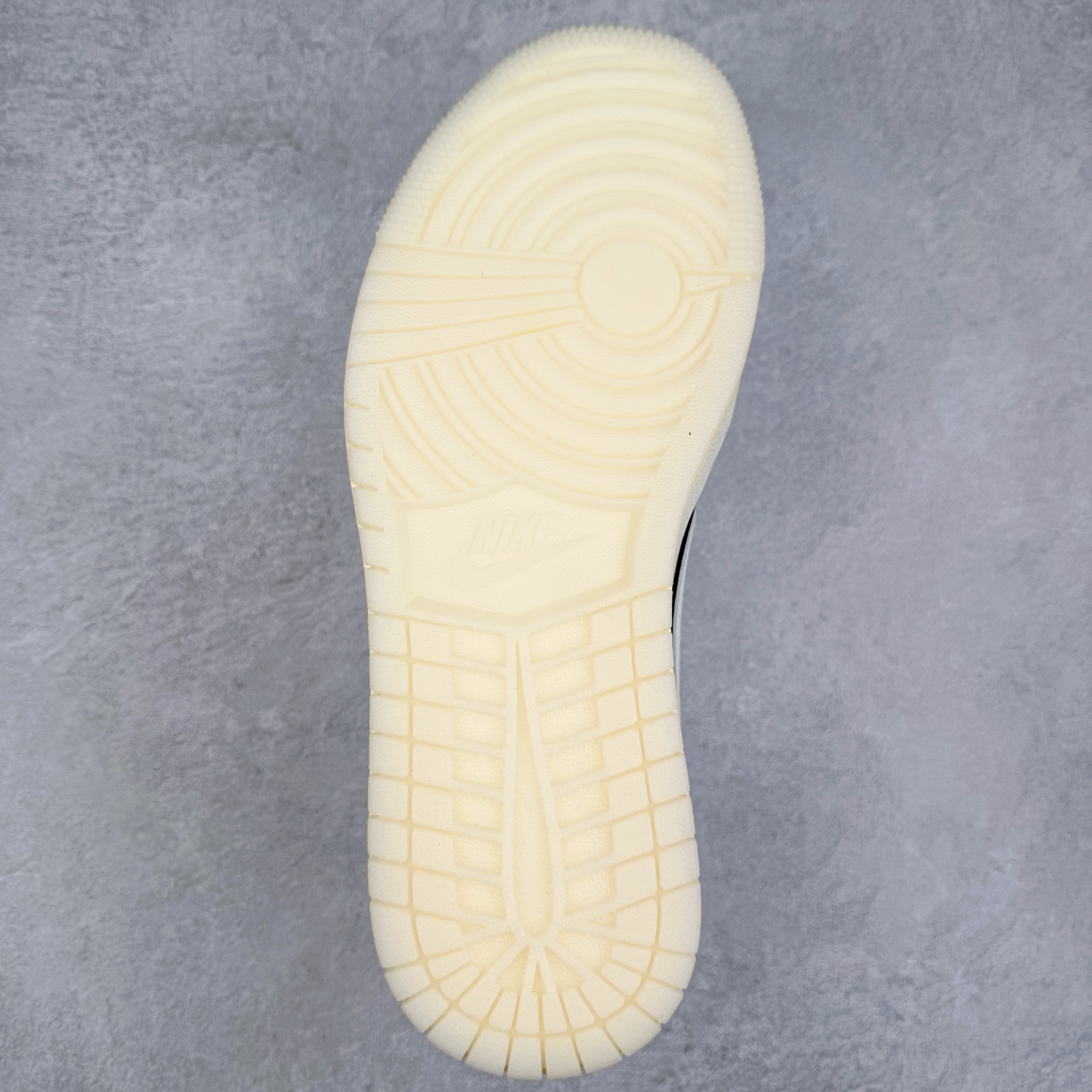 图片[9]-TS x Air Jordan AJ1 Low 倒钩低帮联名定制配色 XX3168-188 原厂内置气垫魔块 A模大底 头层小牛皮 鞋舌AJ原厂专用牛津布+AJ专用反口珍珠布+原厂无杂质高弹内里海棉+特殊封边弹力鞋带 实拍调校N版已经零色差零失真 百分百还原实物色彩所见即所得 不存在货不对板色差等低级问题 选购参考实物拍摄 不混卖不参货 只用心做好货严格选品 承诺混一赔十 尺码：36 36.5 37.5 38 38.5 39 40 40.5 41 42 42.5 43 44 44.5 45-选品中心