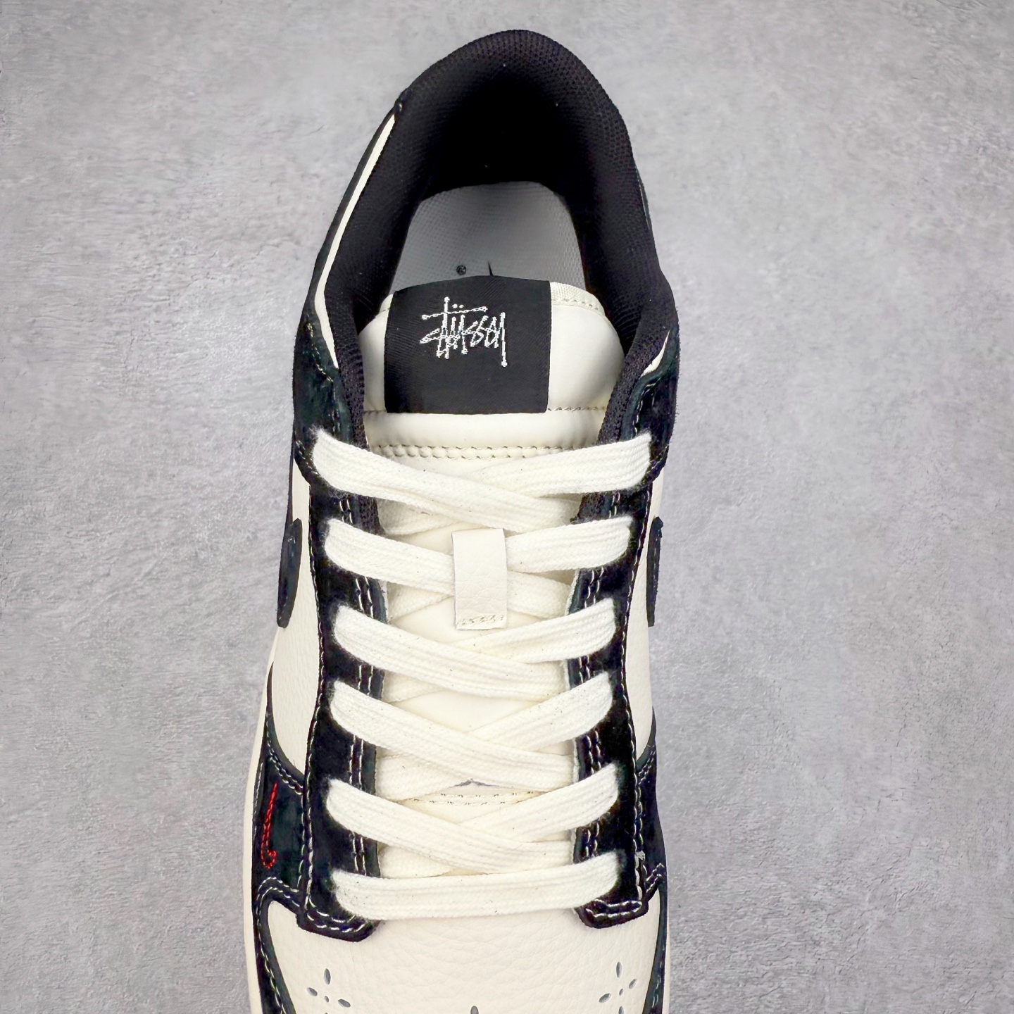 图片[5]-NK Dunk Low 定制配色 MM1089-034 大厂出品 极力推荐 原装头层材料 独家版型蒸餾加工帶來的是更好的视觉和脚感体验大厂纯原品质出货 清洁度 电绣工艺 皮料切割干净无任何毛边 细节完美 实拍调校N版已经零色差零失真 百分百还原实物色彩所见即所得 不存在货不对板色差等低级问题 选购参考实物拍摄 不混卖不参货 只用心做好货严格选品 承诺混一赔十 尺码：36 36.5 37.5 38 38.5 39 40 40.5 41 42 42.5 43 44 44.5 45-选品中心