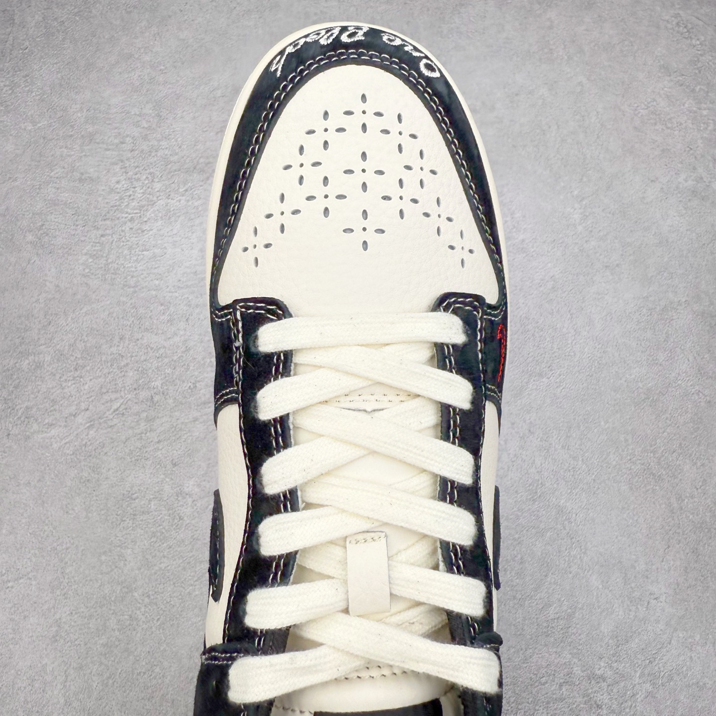 图片[4]-NK Dunk Low 定制配色 MM1089-034 大厂出品 极力推荐 原装头层材料 独家版型蒸餾加工帶來的是更好的视觉和脚感体验大厂纯原品质出货 清洁度 电绣工艺 皮料切割干净无任何毛边 细节完美 实拍调校N版已经零色差零失真 百分百还原实物色彩所见即所得 不存在货不对板色差等低级问题 选购参考实物拍摄 不混卖不参货 只用心做好货严格选品 承诺混一赔十 尺码：36 36.5 37.5 38 38.5 39 40 40.5 41 42 42.5 43 44 44.5 45-选品中心