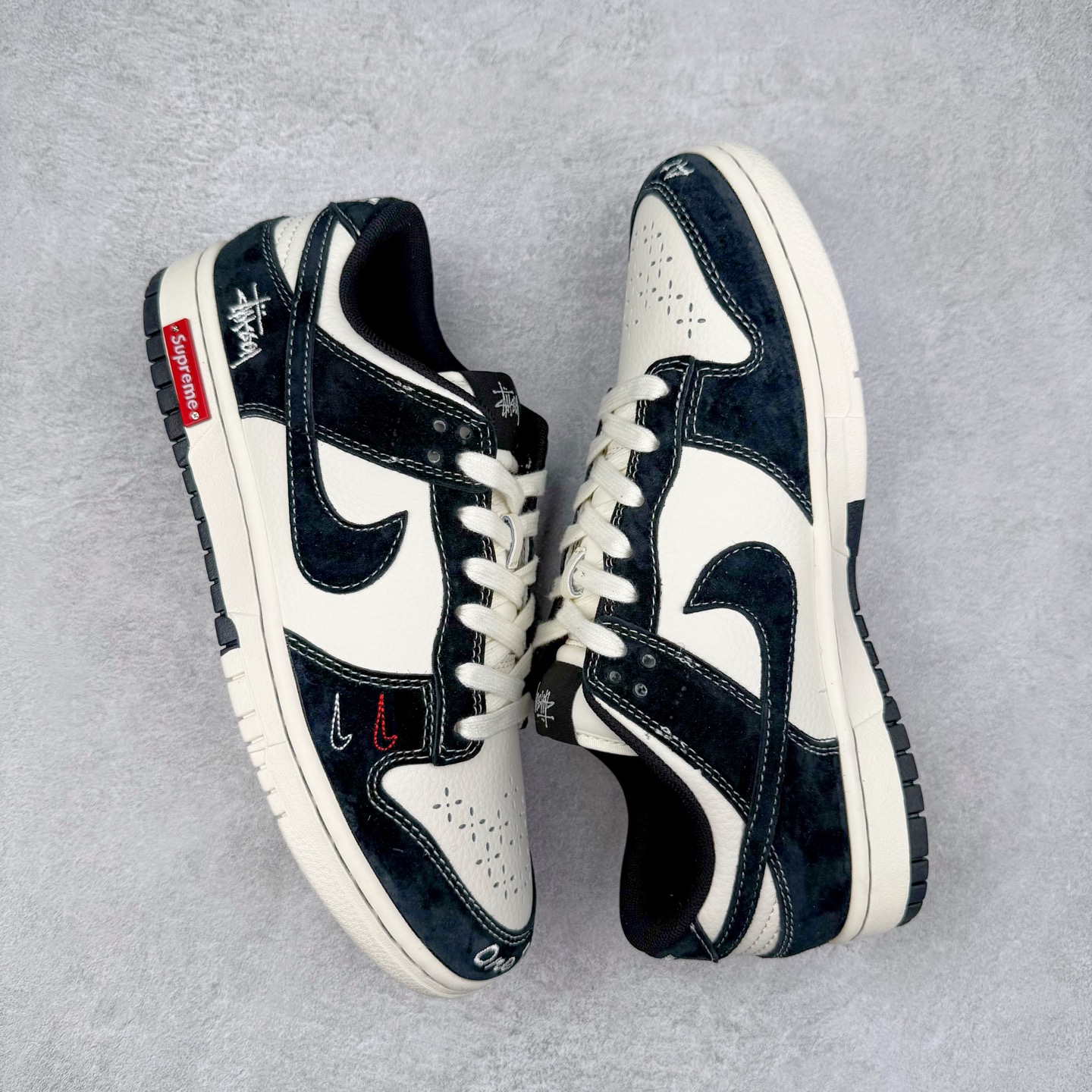 图片[3]-NK Dunk Low 定制配色 MM1089-034 大厂出品 极力推荐 原装头层材料 独家版型蒸餾加工帶來的是更好的视觉和脚感体验大厂纯原品质出货 清洁度 电绣工艺 皮料切割干净无任何毛边 细节完美 实拍调校N版已经零色差零失真 百分百还原实物色彩所见即所得 不存在货不对板色差等低级问题 选购参考实物拍摄 不混卖不参货 只用心做好货严格选品 承诺混一赔十 尺码：36 36.5 37.5 38 38.5 39 40 40.5 41 42 42.5 43 44 44.5 45-选品中心