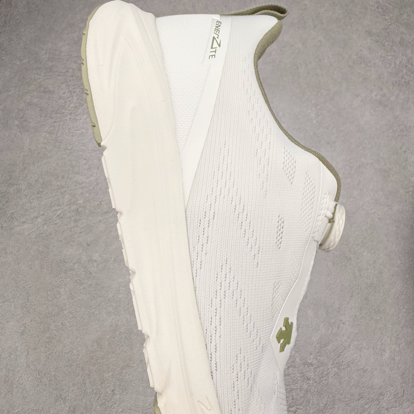 图片[6]-＃HP DESCENTE RUNNING BOA 迪桑特透气防滑耐磨低帮跑步鞋 DESCENTE（迪桑特）创立于1935年，品牌名取自法语词汇，意为“滑降”。品牌箭头标识代表滑雪的三种技术“高速直线滑行”、“穿越”和“侧滑”，也寓意品牌在打造高端专业运动产品中不断追求完美的创新精神，致力于成为中国高端专业滑雪、综训、女子、铁人三项、高尔夫的第一品牌。尺码：39 40 40.5 41 42 42.5 43 44 44.5 45-选品中心