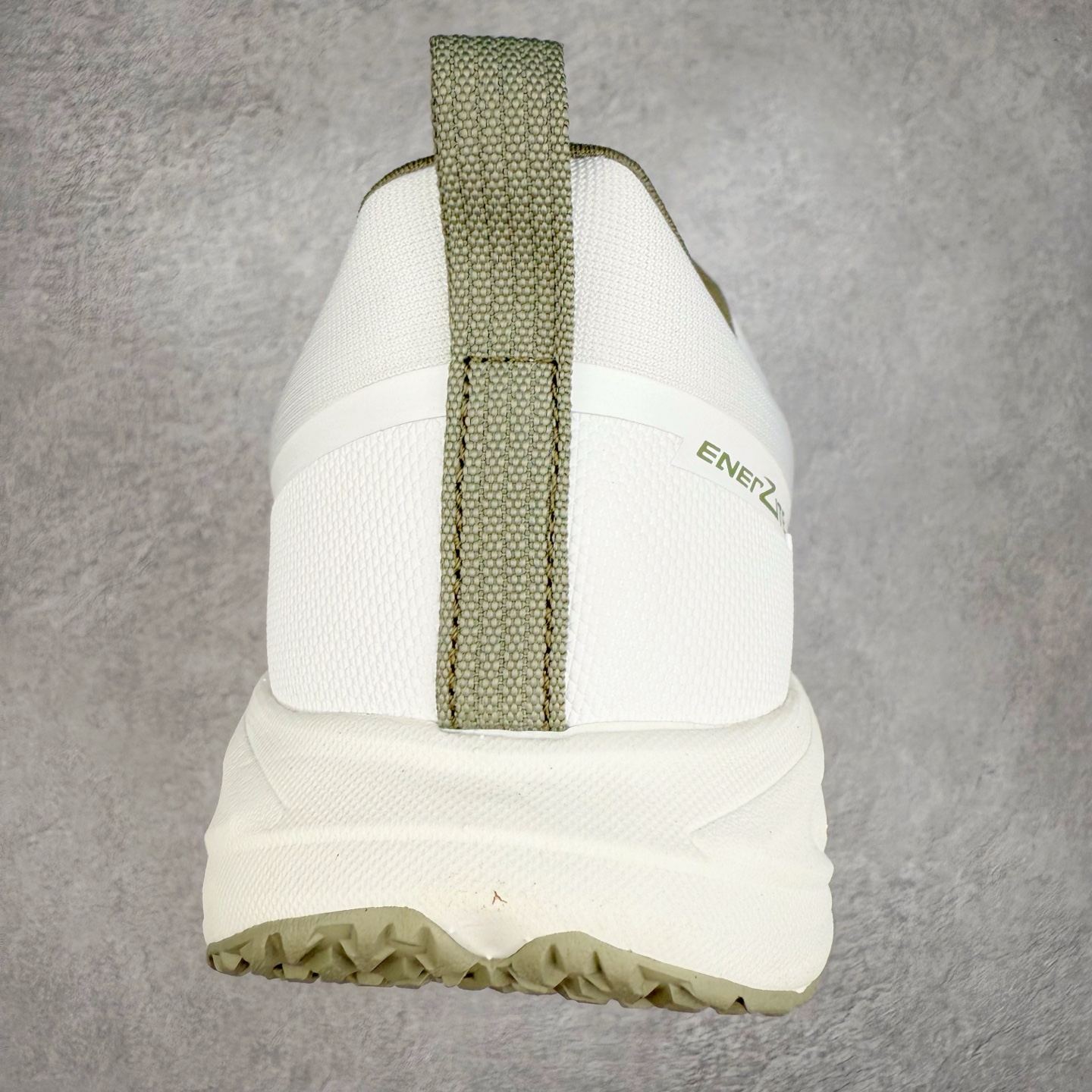 图片[8]-＃HP DESCENTE RUNNING BOA 迪桑特透气防滑耐磨低帮跑步鞋 DESCENTE（迪桑特）创立于1935年，品牌名取自法语词汇，意为“滑降”。品牌箭头标识代表滑雪的三种技术“高速直线滑行”、“穿越”和“侧滑”，也寓意品牌在打造高端专业运动产品中不断追求完美的创新精神，致力于成为中国高端专业滑雪、综训、女子、铁人三项、高尔夫的第一品牌。尺码：39 40 40.5 41 42 42.5 43 44 44.5 45-选品中心