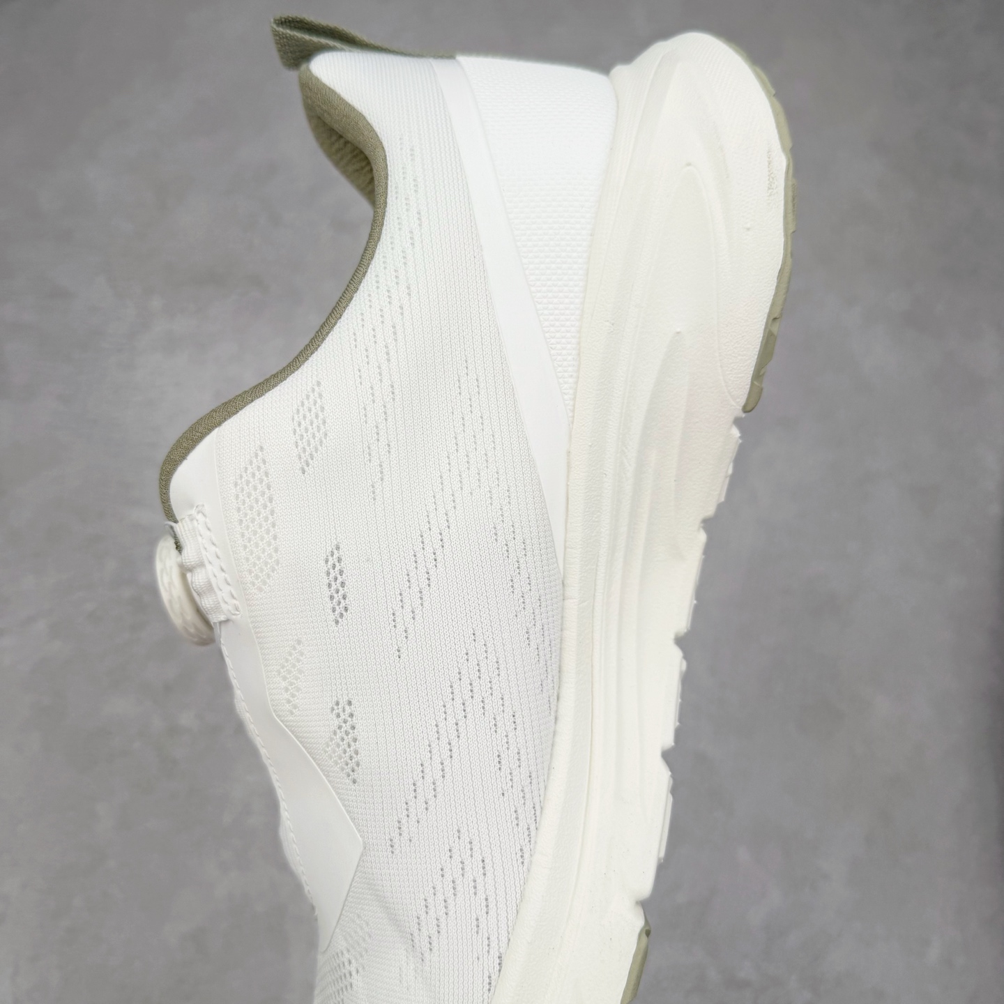 图片[7]-＃HP DESCENTE RUNNING BOA 迪桑特透气防滑耐磨低帮跑步鞋 DESCENTE（迪桑特）创立于1935年，品牌名取自法语词汇，意为“滑降”。品牌箭头标识代表滑雪的三种技术“高速直线滑行”、“穿越”和“侧滑”，也寓意品牌在打造高端专业运动产品中不断追求完美的创新精神，致力于成为中国高端专业滑雪、综训、女子、铁人三项、高尔夫的第一品牌。尺码：39 40 40.5 41 42 42.5 43 44 44.5 45-选品中心