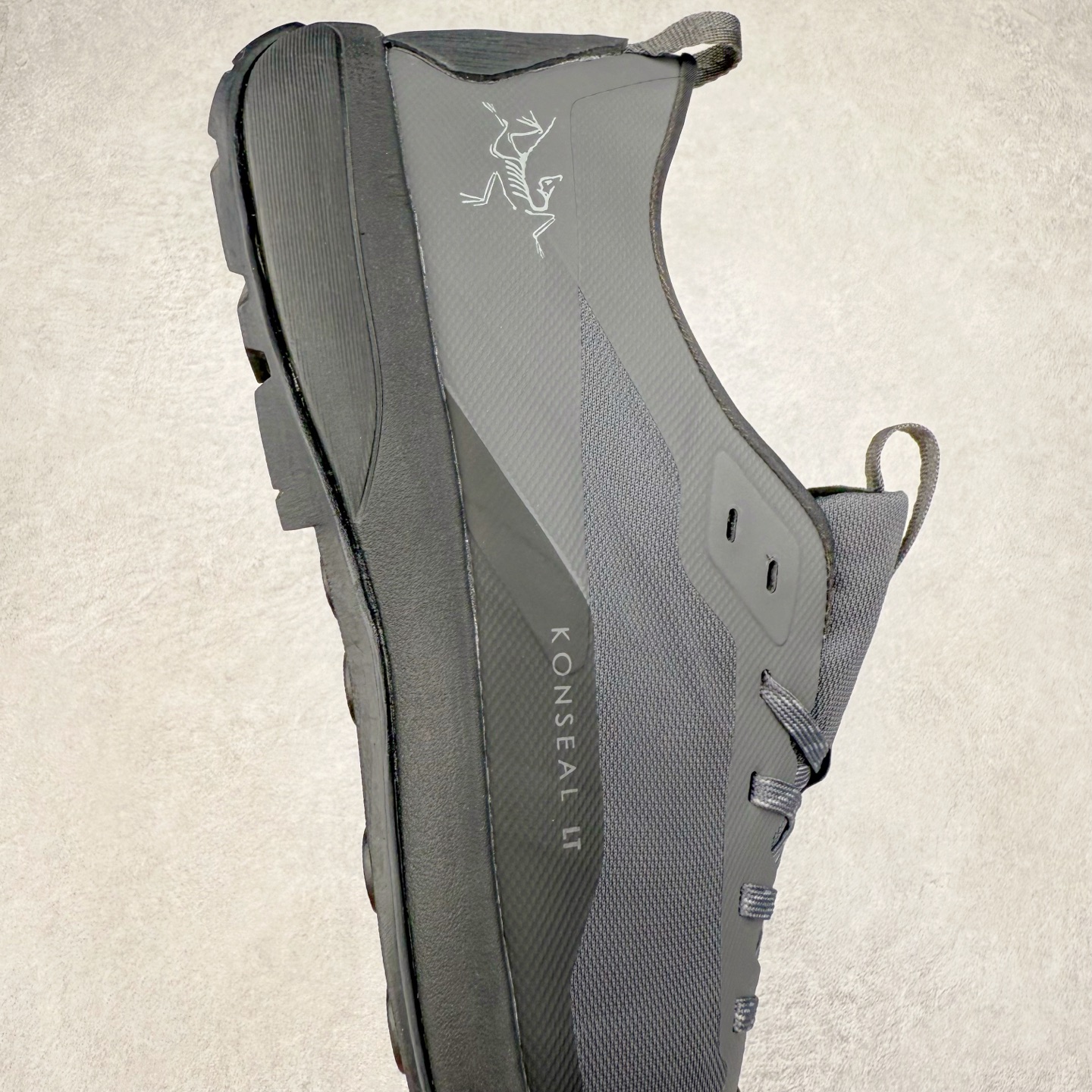 图片[6]-＃HP Arcteryx Konseal Lt 始祖鸟舒适百搭防滑耐磨低帮登山鞋 Arcteryx中文名始祖鸟 加拿大户外服饰品牌 1989年创立于加拿大温哥华 始祖鸟来自加拿大海岸山脉 植根高山的专业户外品牌 始终秉承对精湛设计和工艺孜孜以求的准则 从1989年创立至今 Arcteryx始终不断在产品设计与做工上不惜工本 以满足始祖鸟的标准 品质、设计以及精简的理念造就了其良好的性能 并能满足严苛环境下的使用需求 尺码：36 37 38 39 40 41 42 43 44-选品中心