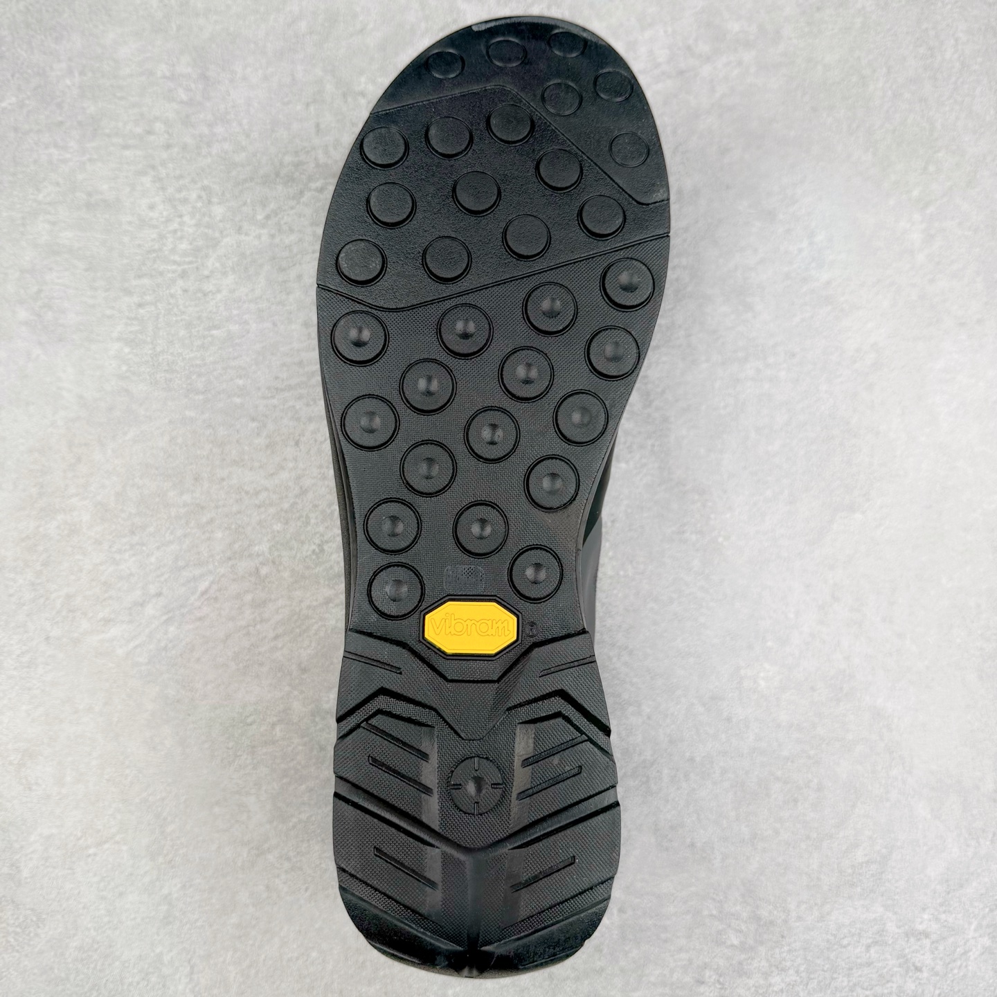 图片[9]-＃HP Arcteryx Konseal Lt 始祖鸟舒适百搭防滑耐磨低帮登山鞋 Arcteryx中文名始祖鸟 加拿大户外服饰品牌 1989年创立于加拿大温哥华 始祖鸟来自加拿大海岸山脉 植根高山的专业户外品牌 始终秉承对精湛设计和工艺孜孜以求的准则 从1989年创立至今 Arcteryx始终不断在产品设计与做工上不惜工本 以满足始祖鸟的标准 品质、设计以及精简的理念造就了其良好的性能 并能满足严苛环境下的使用需求 尺码：36 37 38 39 40 41 42 43 44-选品中心