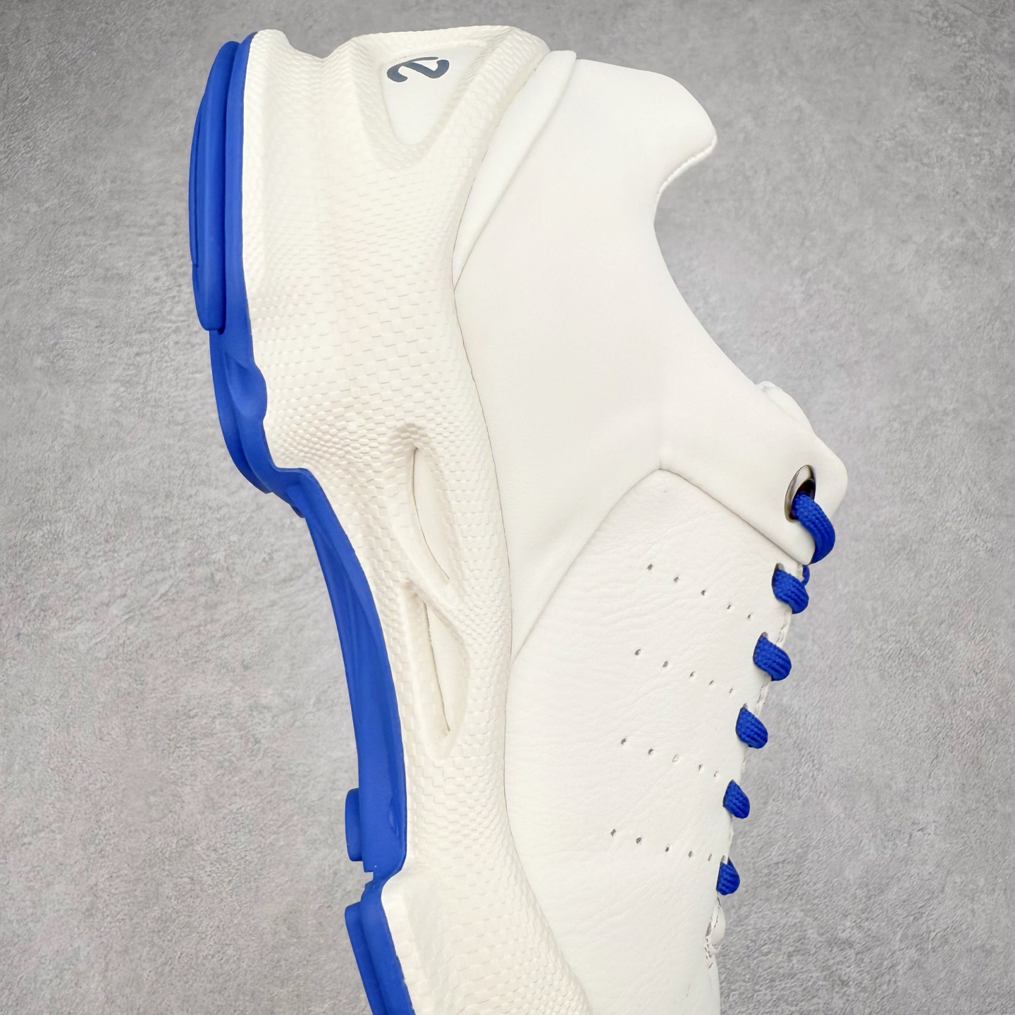 图片[6]-ECCO爱步老爹鞋男士夏季新款 飞织网面百搭潮流户外运动鞋 健步BIOM系列新款 全新的轻量发泡底材与直接注塑橡胶大底相结合 柔软舒适，轻量回弹，脚感更轻盈 鞋面采用GORE-TEX飞织网面与牛皮相结合 给你贴心透气呵护 自然律动科技 符合人体工学鞋楦 贴近足部天然形态 橡胶大底，抓地力强，具有良好的耐磨性 轻盈自如 适跑畅练 尺码：38 39 40 41 42 43 44 （皮鞋码）-选品中心