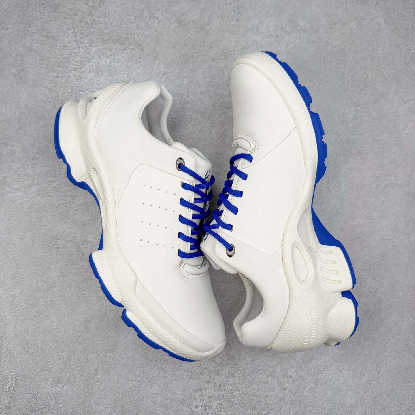 图片[3]-ECCO爱步老爹鞋男士夏季新款 飞织网面百搭潮流户外运动鞋 健步BIOM系列新款 全新的轻量发泡底材与直接注塑橡胶大底相结合 柔软舒适，轻量回弹，脚感更轻盈 鞋面采用GORE-TEX飞织网面与牛皮相结合 给你贴心透气呵护 自然律动科技 符合人体工学鞋楦 贴近足部天然形态 橡胶大底，抓地力强，具有良好的耐磨性 轻盈自如 适跑畅练 尺码：38 39 40 41 42 43 44 （皮鞋码）-选品中心