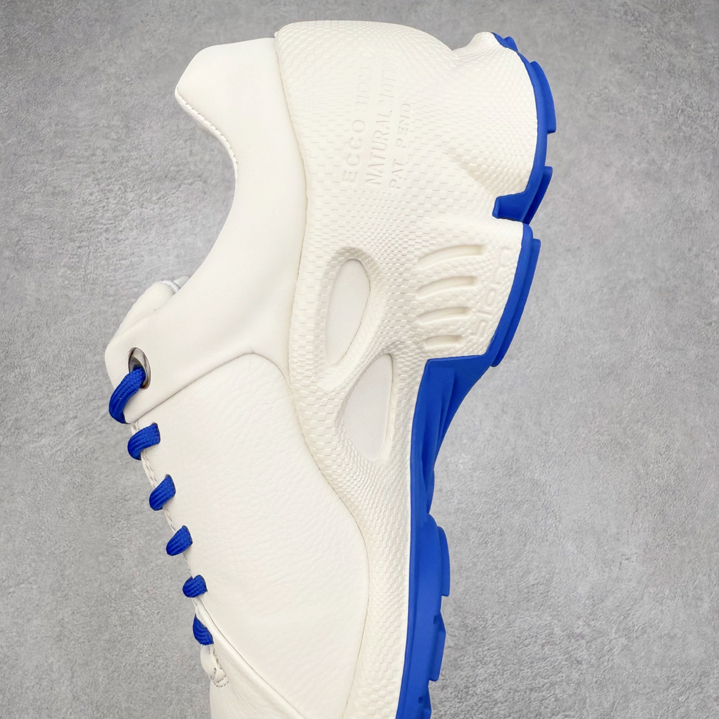 图片[7]-ECCO爱步老爹鞋男士夏季新款 飞织网面百搭潮流户外运动鞋 健步BIOM系列新款 全新的轻量发泡底材与直接注塑橡胶大底相结合 柔软舒适，轻量回弹，脚感更轻盈 鞋面采用GORE-TEX飞织网面与牛皮相结合 给你贴心透气呵护 自然律动科技 符合人体工学鞋楦 贴近足部天然形态 橡胶大底，抓地力强，具有良好的耐磨性 轻盈自如 适跑畅练 尺码：38 39 40 41 42 43 44 （皮鞋码）-选品中心