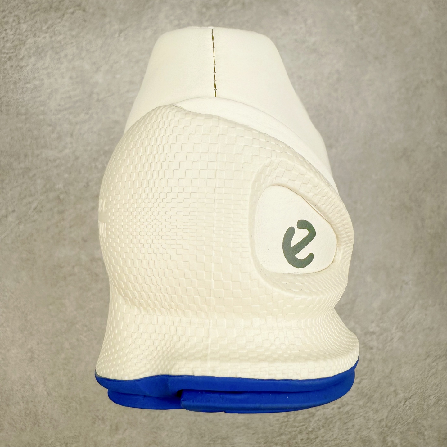 图片[8]-ECCO爱步老爹鞋男士夏季新款 飞织网面百搭潮流户外运动鞋 健步BIOM系列新款 全新的轻量发泡底材与直接注塑橡胶大底相结合 柔软舒适，轻量回弹，脚感更轻盈 鞋面采用GORE-TEX飞织网面与牛皮相结合 给你贴心透气呵护 自然律动科技 符合人体工学鞋楦 贴近足部天然形态 橡胶大底，抓地力强，具有良好的耐磨性 轻盈自如 适跑畅练 尺码：38 39 40 41 42 43 44 （皮鞋码）-选品中心