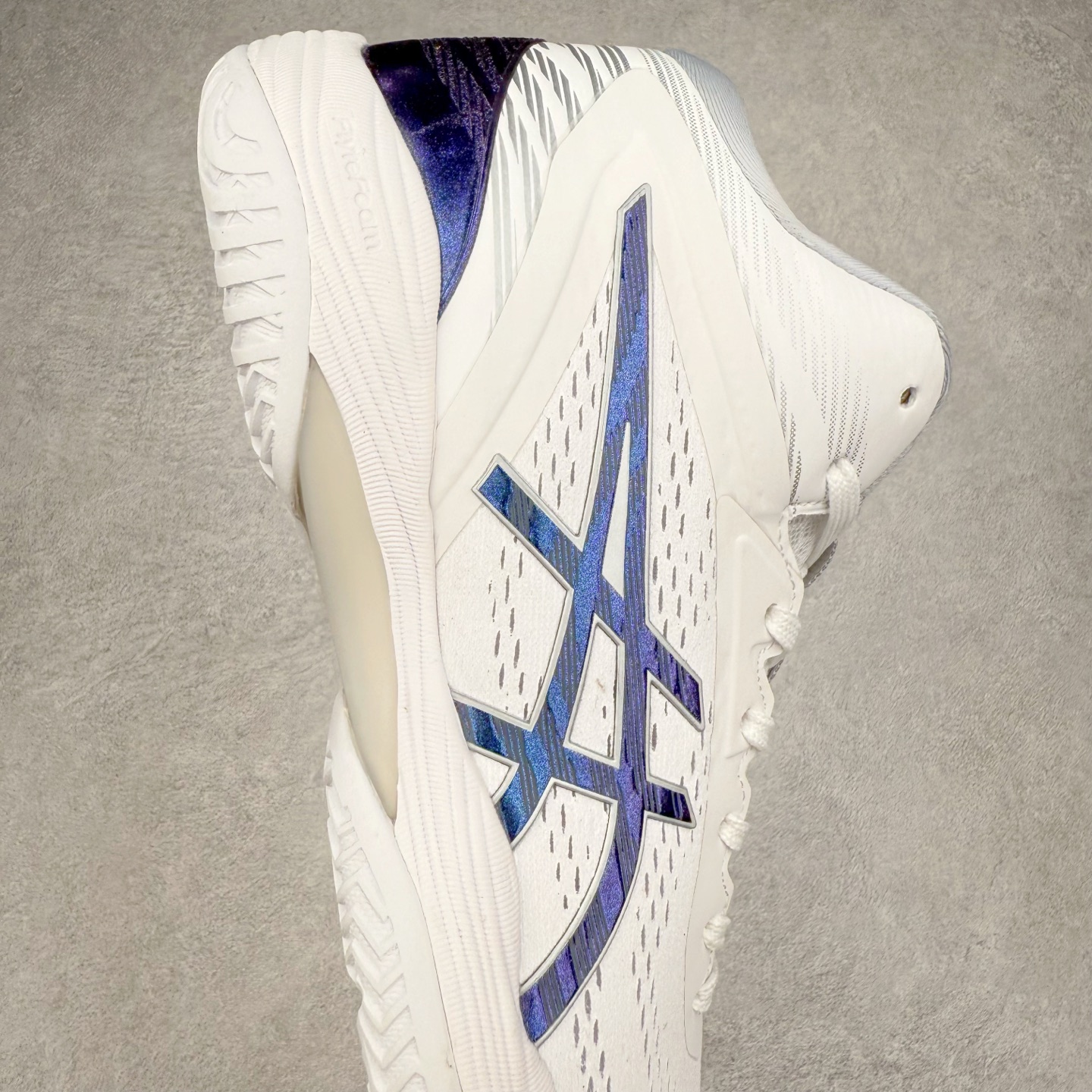 图片[6]-Asics Gel-Hoop V14 亚瑟士中帮舒适实战篮球鞋 鞋面采用新的U-THROAT不对称结构 是特别根据跑步跟中心点回转做的设计 来使包覆度提升 提供更柔韧的保护 同时能使脚步在弯曲时更灵活 尺码：40 40.5 41 42 42.5 43 44 44.5 45 46-选品中心