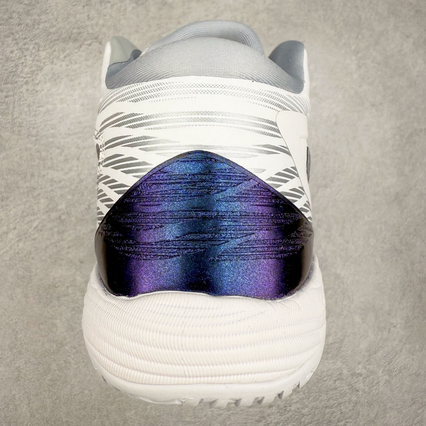 图片[8]-Asics Gel-Hoop V14 亚瑟士中帮舒适实战篮球鞋 鞋面采用新的U-THROAT不对称结构 是特别根据跑步跟中心点回转做的设计 来使包覆度提升 提供更柔韧的保护 同时能使脚步在弯曲时更灵活 尺码：40 40.5 41 42 42.5 43 44 44.5 45 46-选品中心