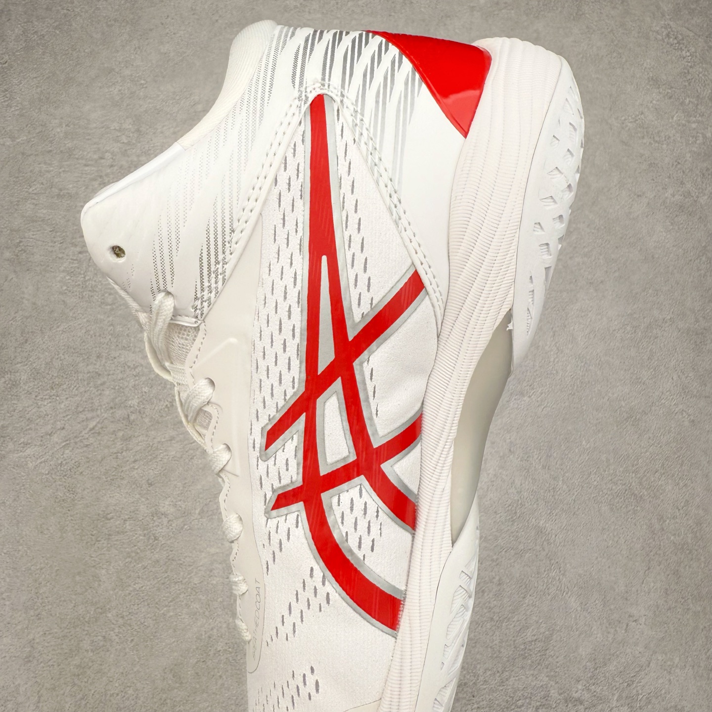 图片[7]-Asics Gel-Hoop V14 亚瑟士中帮舒适实战篮球鞋 鞋面采用新的U-THROAT不对称结构 是特别根据跑步跟中心点回转做的设计 来使包覆度提升 提供更柔韧的保护 同时能使脚步在弯曲时更灵活 尺码：40 40.5 41 42 42.5 43 44 44.5 45 46-选品中心