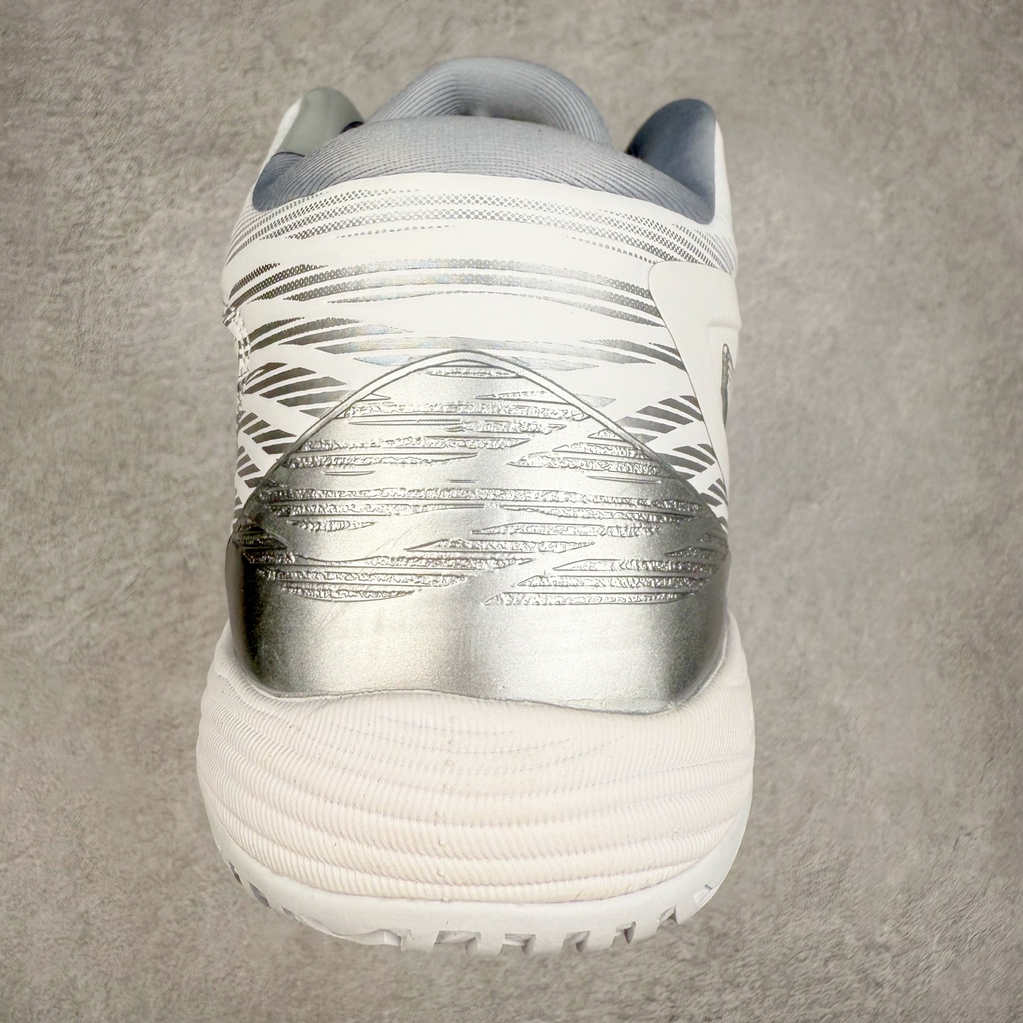 图片[8]-Asics Gel-Hoop V14 亚瑟士中帮舒适实战篮球鞋 鞋面采用新的U-THROAT不对称结构 是特别根据跑步跟中心点回转做的设计 来使包覆度提升 提供更柔韧的保护 同时能使脚步在弯曲时更灵活 尺码：40 40.5 41 42 42.5 43 44 44.5 45 46-选品中心