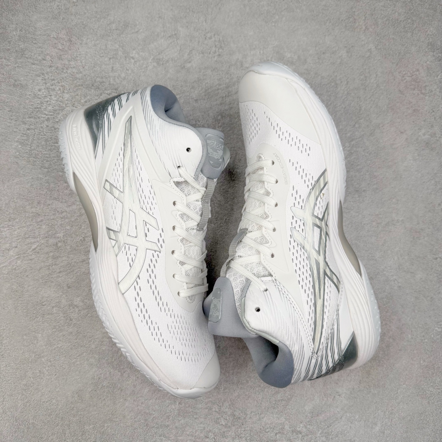 图片[3]-Asics Gel-Hoop V14 亚瑟士中帮舒适实战篮球鞋 鞋面采用新的U-THROAT不对称结构 是特别根据跑步跟中心点回转做的设计 来使包覆度提升 提供更柔韧的保护 同时能使脚步在弯曲时更灵活 尺码：40 40.5 41 42 42.5 43 44 44.5 45 46-选品中心