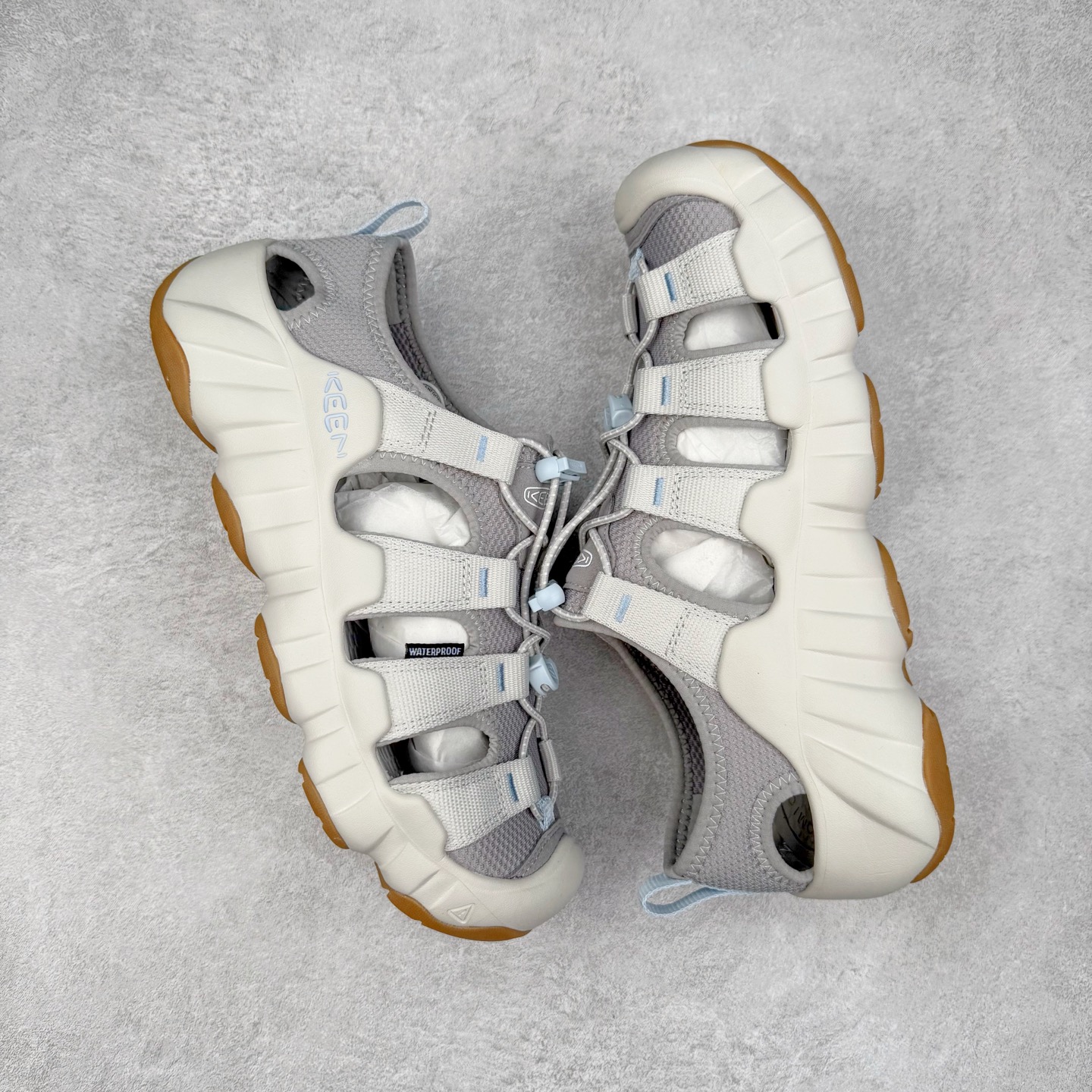 图片[3]-KEEN Hyperport H2 科恩防滑耐磨低帮户外功能鞋溯溪鞋凉鞋 KEEN诞生于2003年的美国人气户外品牌，以一双“保护脚趾”且能涉足水域的户外凉鞋NEWPORT诞生为契机，开启原创制鞋之路。KEEN相信，天空之下即是户外，因为户外不一定是极具挑战性的独自冒险，也可以是与朋友、家人和宠物一同分享外面的世界。同时，KEEN从诞生之初便始终贯彻环保制鞋的理念，不断创造出优秀的原创奇履。脚踏实地，致力向善。我们想和世界产生更多交集为世界减少更多负担，和你趣户外、趣做自己、趣环保让地球和生活都变得更美好。尺码：36 36.5 37.5 38 38.5 39 40 40.5 41 42 42.5 43 44 44.5 45-选品中心