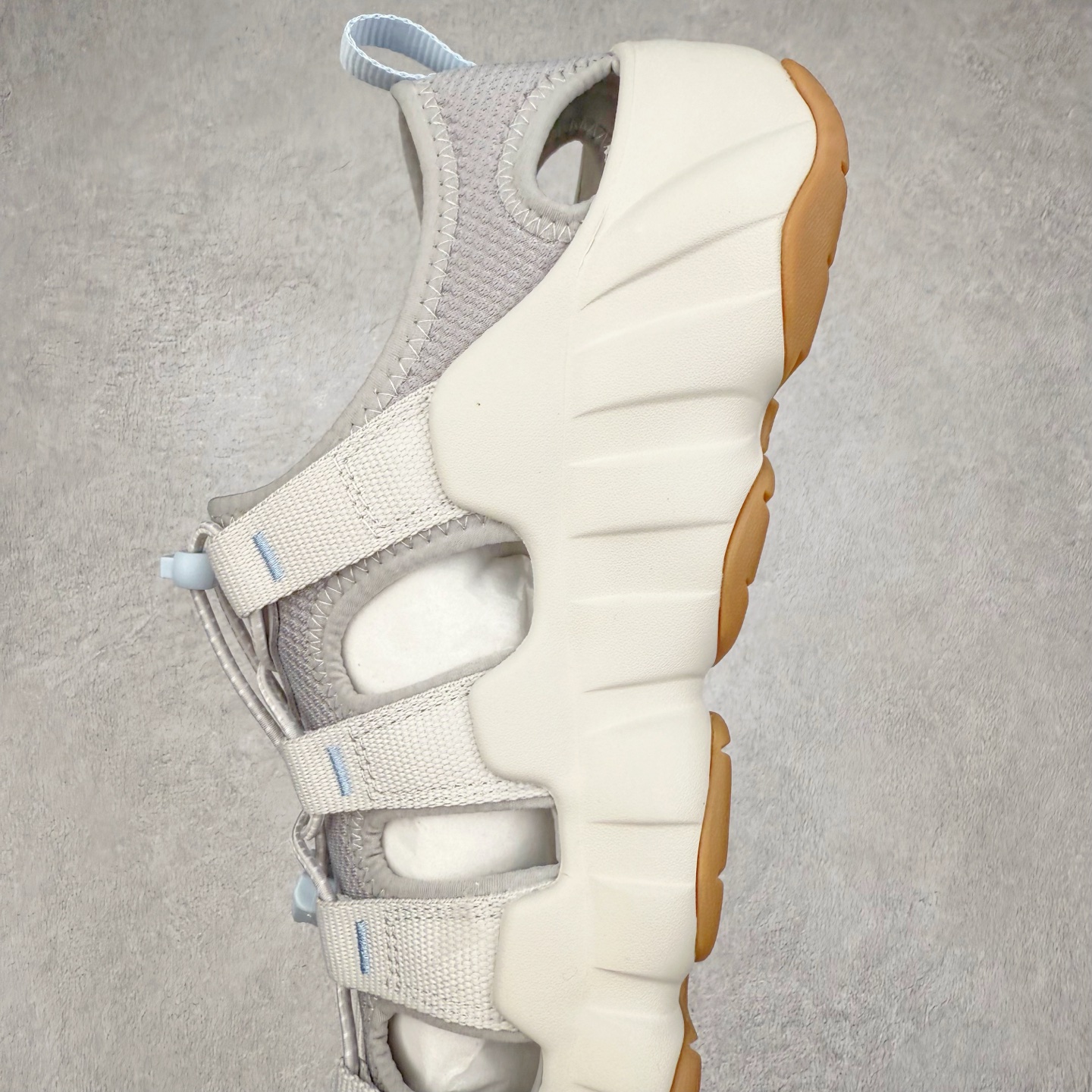 图片[7]-KEEN Hyperport H2 科恩防滑耐磨低帮户外功能鞋溯溪鞋凉鞋 KEEN诞生于2003年的美国人气户外品牌，以一双“保护脚趾”且能涉足水域的户外凉鞋NEWPORT诞生为契机，开启原创制鞋之路。KEEN相信，天空之下即是户外，因为户外不一定是极具挑战性的独自冒险，也可以是与朋友、家人和宠物一同分享外面的世界。同时，KEEN从诞生之初便始终贯彻环保制鞋的理念，不断创造出优秀的原创奇履。脚踏实地，致力向善。我们想和世界产生更多交集为世界减少更多负担，和你趣户外、趣做自己、趣环保让地球和生活都变得更美好。尺码：36 36.5 37.5 38 38.5 39 40 40.5 41 42 42.5 43 44 44.5 45-选品中心