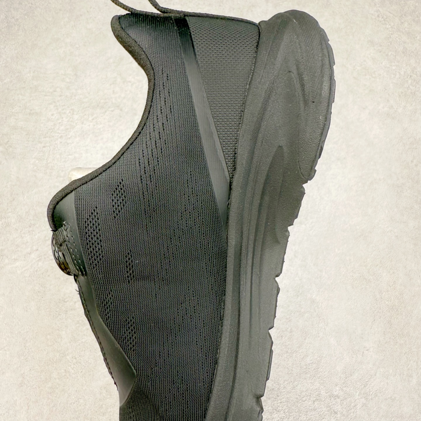 图片[7]-＃HP DESCENTE RUNNING BOA 迪桑特透气防滑耐磨低帮跑步鞋 DESCENTE（迪桑特）创立于1935年，品牌名取自法语词汇，意为“滑降”。品牌箭头标识代表滑雪的三种技术“高速直线滑行”、“穿越”和“侧滑”，也寓意品牌在打造高端专业运动产品中不断追求完美的创新精神，致力于成为中国高端专业滑雪、综训、女子、铁人三项、高尔夫的第一品牌。尺码：39 40 40.5 41 42 42.5 43 44 44.5 45-选品中心