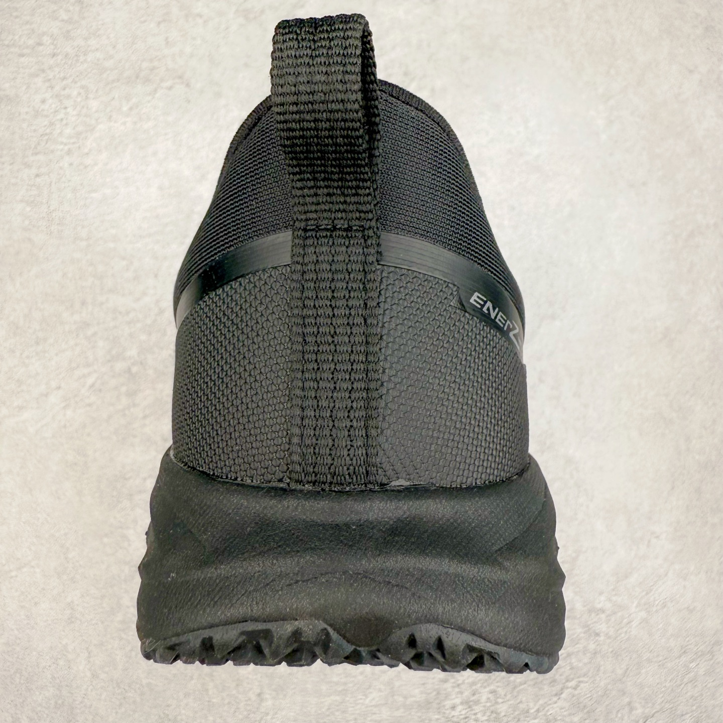 图片[8]-＃HP DESCENTE RUNNING BOA 迪桑特透气防滑耐磨低帮跑步鞋 DESCENTE（迪桑特）创立于1935年，品牌名取自法语词汇，意为“滑降”。品牌箭头标识代表滑雪的三种技术“高速直线滑行”、“穿越”和“侧滑”，也寓意品牌在打造高端专业运动产品中不断追求完美的创新精神，致力于成为中国高端专业滑雪、综训、女子、铁人三项、高尔夫的第一品牌。尺码：39 40 40.5 41 42 42.5 43 44 44.5 45-选品中心