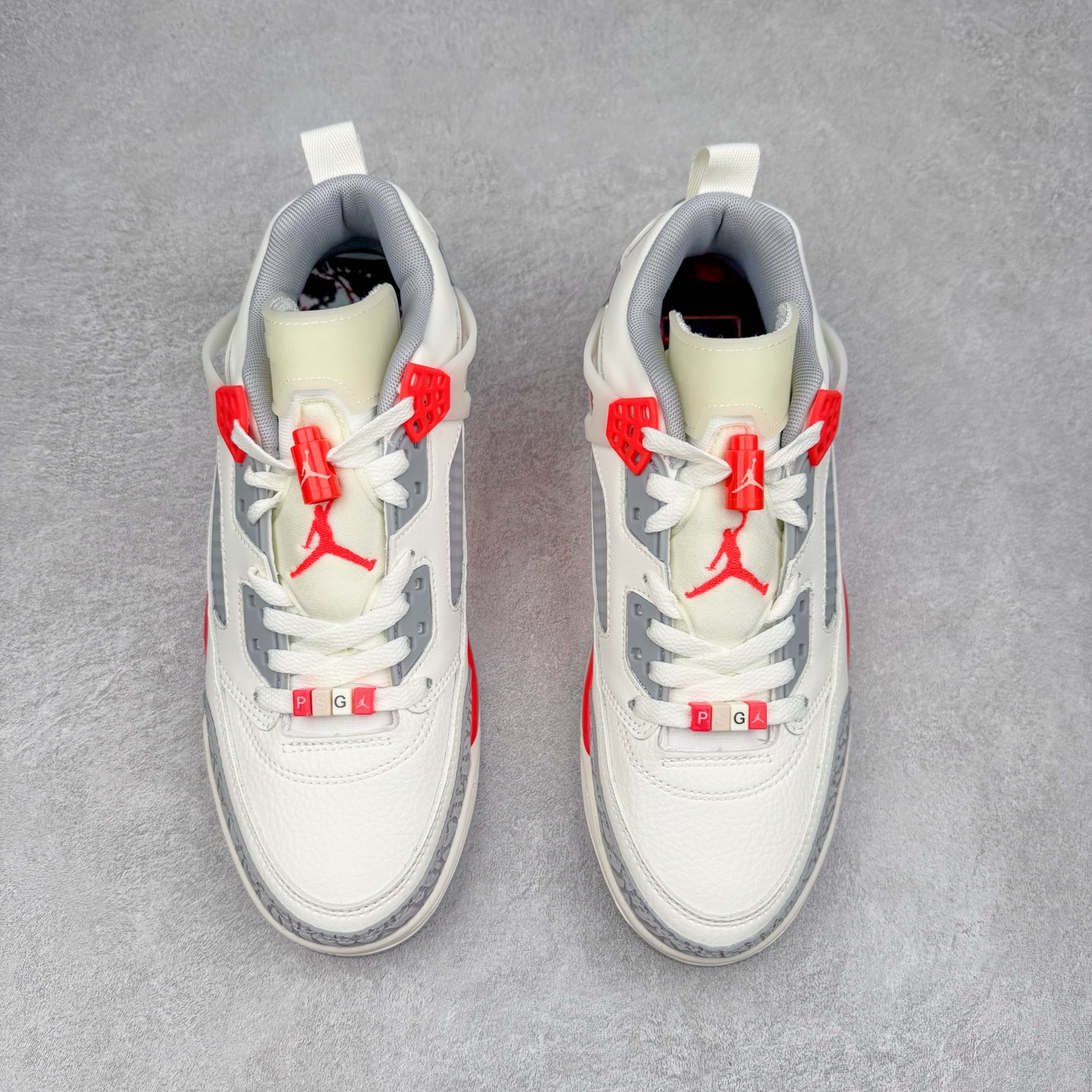 图片[2]-Jordan Spizike Low AJ复古低帮篮球鞋 HF8827-100 这款鞋子著名导演斯派克李的Jordan Spizike专属 预计于明年夏季推出全新低帮版本 将包括三款配色 经典爆裂纹非常复古 两款配色分别以大学红和黑曜石蓝进行区分 鞋身设计中依旧带有大象爆裂纹、鞋侧束带、塑胶网布等经典元素 之后 在鞋舌、内衬以及鞋底等位置缀以大学红和黑曜石蓝搭配 带来全新造型 尺码：36 36.5 37.5 38 38.5 39 40 40.5 41 42 42.5 43 44 44.5 45 46 47.5-选品中心