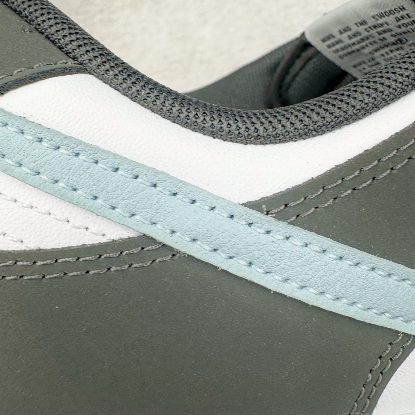 图片[18]-＃YC纯原 NK Dunk Low 黑白蓝 IB3079-100 实力大厂出品 新配色陆续开发 利润个位数只为口碑 全套原纸板楦头开发 确保原汁原味 完美呈现DUNK版型 一比一鞋头弧度高度鞋身弧度 此版本只针对中端市场 皮料材质有所更替 其他数据细节工艺流程均保持一致 绝不口嗨 细节品控鞋型随意对比 独家私模官方第六代原厂航空铝磨具打磨大底 鞋头坡度极致还原 无解鞋型 原盒原配 圈内天花板工艺 原厂玻璃冲刀 超高清洁度 全鞋零毛边皮料切割 原厂中底布点胶 中底布拉帮走线遵循公司 尺码：36 36.5 37.5 38 38.5 39 40 40.5 41 42 42.5 43 44 44.5 45 46-选品中心