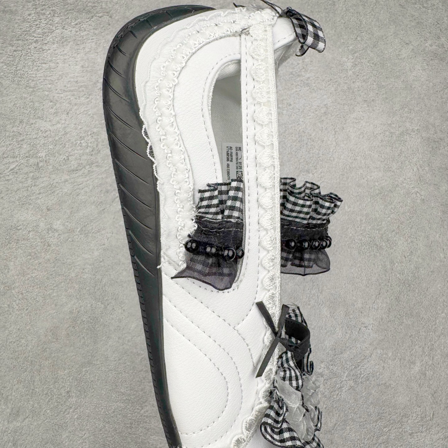 图片[6]-＃DT PUMA Speedcat Ballerina 彪马柔软舒适防滑耐磨低帮生活休闲鞋芭蕾舞鞋单鞋玛丽珍鞋 这次，PUMA决定再对Speedcat来一次创新，以芭蕾舞鞋为灵感，将芭蕾舞鞋的灵动与轻盈感与赛车鞋融为一体，带来极具个性的全新鞋款Speedcat Ballerina。Speedcat Ballerina由Speedcat去除鞋舌、鞋带以及部分鞋侧位打造而成，鞋带部分被改为如同芭蕾鞋般的交叉弹性带，PUMA的标志依旧设计于鞋侧旁，整个鞋款外观变得更加优雅。Speedcat Ballerina 还汲取了赛车鞋的抓地设计，配备经典橡胶大底。尺码：36 37 37.5 38 38.5 39 40 40.5 41-选品中心