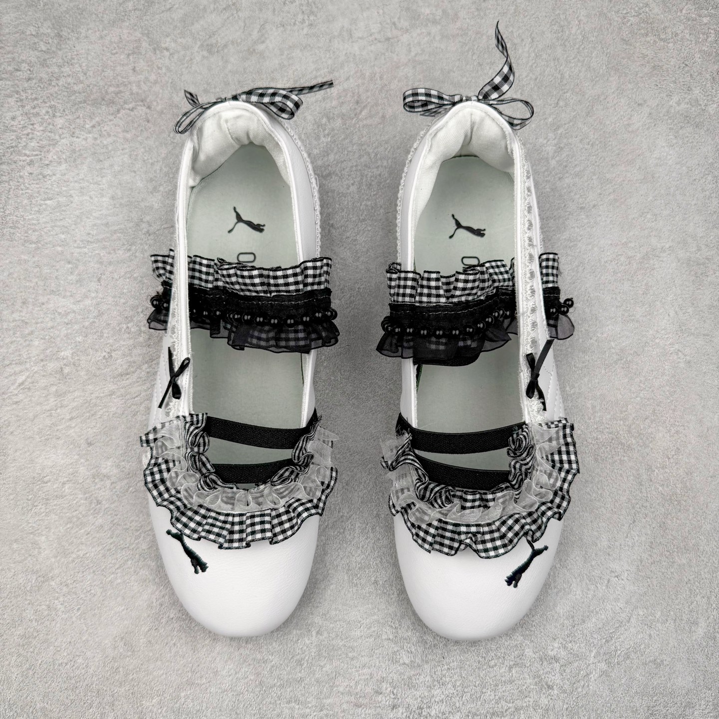 图片[2]-＃DT PUMA Speedcat Ballerina 彪马柔软舒适防滑耐磨低帮生活休闲鞋芭蕾舞鞋单鞋玛丽珍鞋 这次，PUMA决定再对Speedcat来一次创新，以芭蕾舞鞋为灵感，将芭蕾舞鞋的灵动与轻盈感与赛车鞋融为一体，带来极具个性的全新鞋款Speedcat Ballerina。Speedcat Ballerina由Speedcat去除鞋舌、鞋带以及部分鞋侧位打造而成，鞋带部分被改为如同芭蕾鞋般的交叉弹性带，PUMA的标志依旧设计于鞋侧旁，整个鞋款外观变得更加优雅。Speedcat Ballerina 还汲取了赛车鞋的抓地设计，配备经典橡胶大底。尺码：36 37 37.5 38 38.5 39 40 40.5 41-选品中心