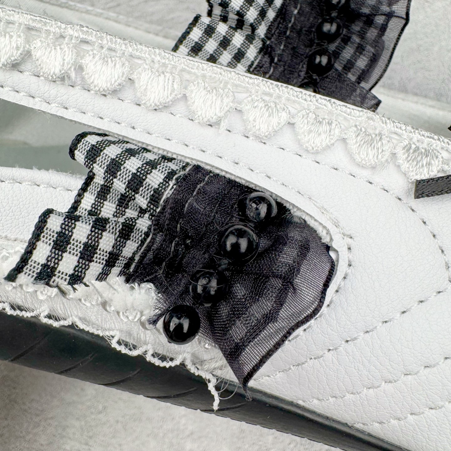 图片[15]-＃DT PUMA Speedcat Ballerina 彪马柔软舒适防滑耐磨低帮生活休闲鞋芭蕾舞鞋单鞋玛丽珍鞋 这次，PUMA决定再对Speedcat来一次创新，以芭蕾舞鞋为灵感，将芭蕾舞鞋的灵动与轻盈感与赛车鞋融为一体，带来极具个性的全新鞋款Speedcat Ballerina。Speedcat Ballerina由Speedcat去除鞋舌、鞋带以及部分鞋侧位打造而成，鞋带部分被改为如同芭蕾鞋般的交叉弹性带，PUMA的标志依旧设计于鞋侧旁，整个鞋款外观变得更加优雅。Speedcat Ballerina 还汲取了赛车鞋的抓地设计，配备经典橡胶大底。尺码：36 37 37.5 38 38.5 39 40 40.5 41-选品中心