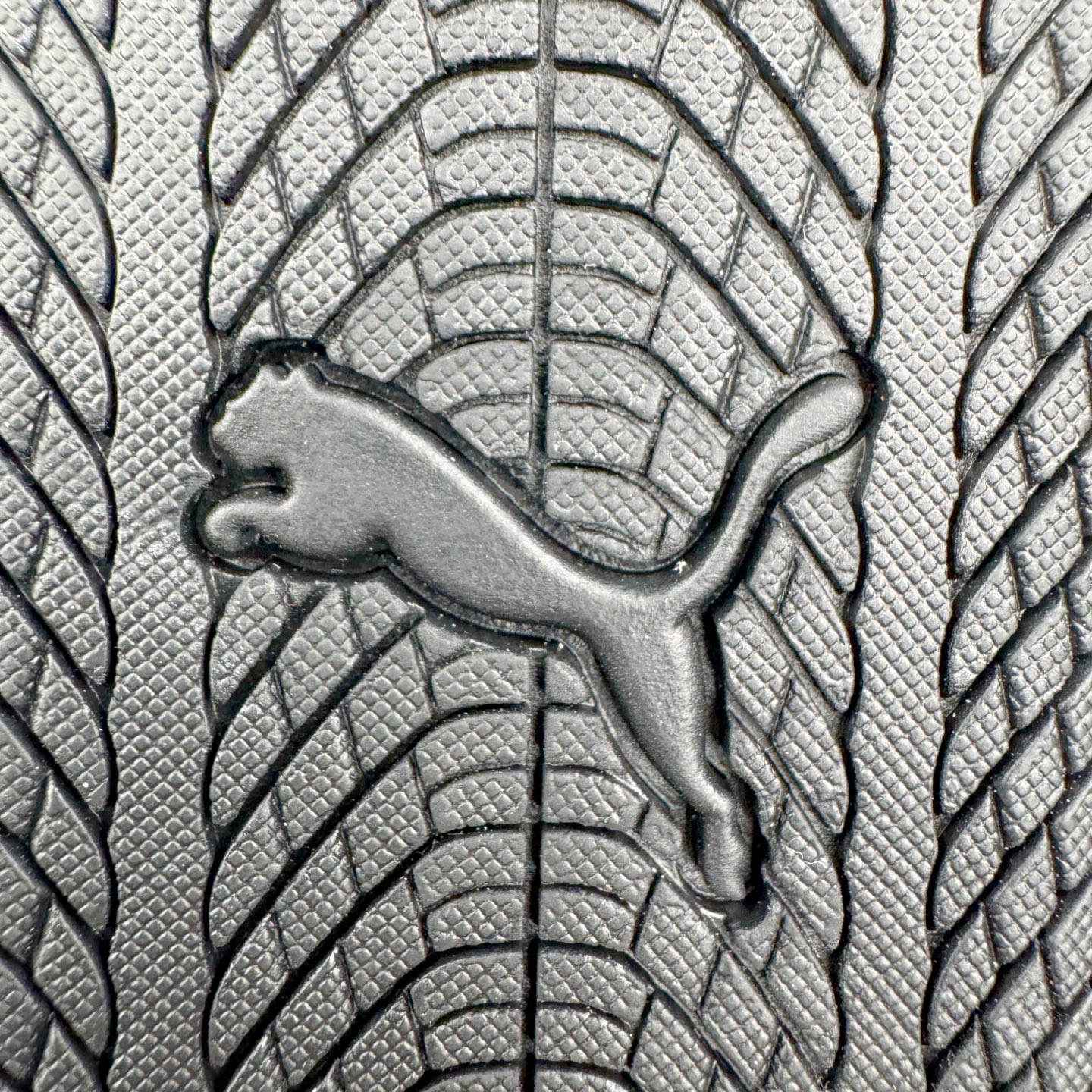 图片[16]-＃DT PUMA Speedcat Ballerina 彪马柔软舒适防滑耐磨低帮生活休闲鞋芭蕾舞鞋单鞋玛丽珍鞋 这次，PUMA决定再对Speedcat来一次创新，以芭蕾舞鞋为灵感，将芭蕾舞鞋的灵动与轻盈感与赛车鞋融为一体，带来极具个性的全新鞋款Speedcat Ballerina。Speedcat Ballerina由Speedcat去除鞋舌、鞋带以及部分鞋侧位打造而成，鞋带部分被改为如同芭蕾鞋般的交叉弹性带，PUMA的标志依旧设计于鞋侧旁，整个鞋款外观变得更加优雅。Speedcat Ballerina 还汲取了赛车鞋的抓地设计，配备经典橡胶大底。尺码：36 37 37.5 38 38.5 39 40 40.5 41-选品中心