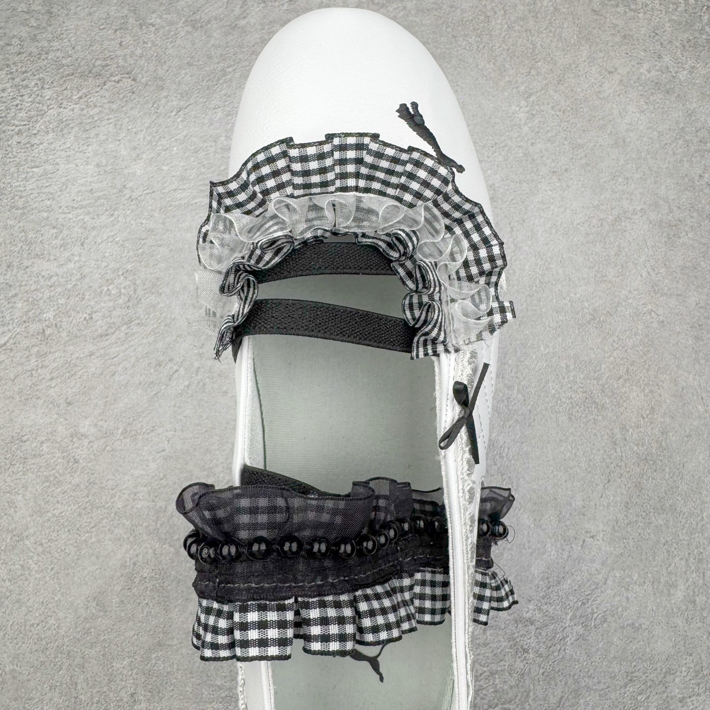 图片[4]-＃DT PUMA Speedcat Ballerina 彪马柔软舒适防滑耐磨低帮生活休闲鞋芭蕾舞鞋单鞋玛丽珍鞋 这次，PUMA决定再对Speedcat来一次创新，以芭蕾舞鞋为灵感，将芭蕾舞鞋的灵动与轻盈感与赛车鞋融为一体，带来极具个性的全新鞋款Speedcat Ballerina。Speedcat Ballerina由Speedcat去除鞋舌、鞋带以及部分鞋侧位打造而成，鞋带部分被改为如同芭蕾鞋般的交叉弹性带，PUMA的标志依旧设计于鞋侧旁，整个鞋款外观变得更加优雅。Speedcat Ballerina 还汲取了赛车鞋的抓地设计，配备经典橡胶大底。尺码：36 37 37.5 38 38.5 39 40 40.5 41-选品中心