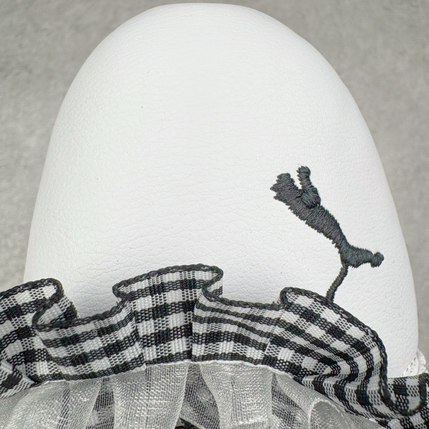 图片[13]-＃DT PUMA Speedcat Ballerina 彪马柔软舒适防滑耐磨低帮生活休闲鞋芭蕾舞鞋单鞋玛丽珍鞋 这次，PUMA决定再对Speedcat来一次创新，以芭蕾舞鞋为灵感，将芭蕾舞鞋的灵动与轻盈感与赛车鞋融为一体，带来极具个性的全新鞋款Speedcat Ballerina。Speedcat Ballerina由Speedcat去除鞋舌、鞋带以及部分鞋侧位打造而成，鞋带部分被改为如同芭蕾鞋般的交叉弹性带，PUMA的标志依旧设计于鞋侧旁，整个鞋款外观变得更加优雅。Speedcat Ballerina 还汲取了赛车鞋的抓地设计，配备经典橡胶大底。尺码：36 37 37.5 38 38.5 39 40 40.5 41-选品中心