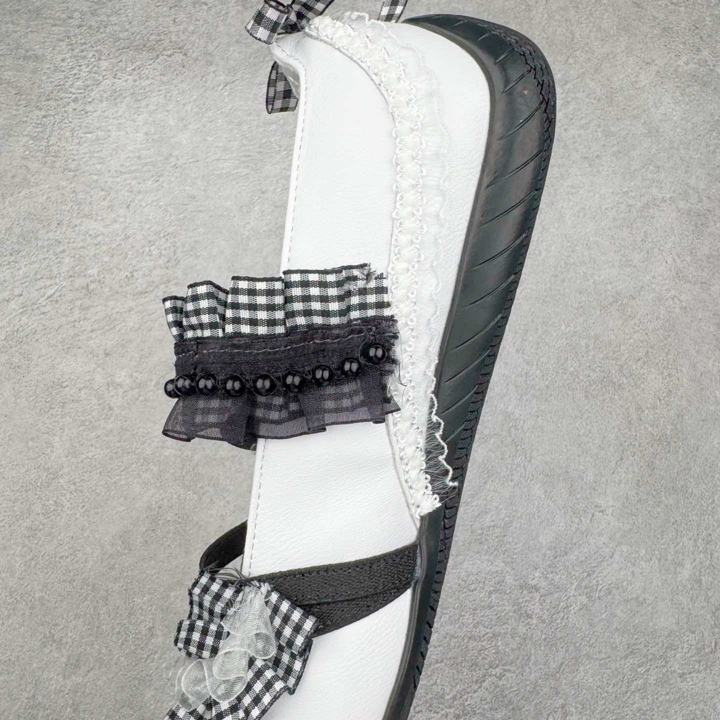 图片[7]-＃DT PUMA Speedcat Ballerina 彪马柔软舒适防滑耐磨低帮生活休闲鞋芭蕾舞鞋单鞋玛丽珍鞋 这次，PUMA决定再对Speedcat来一次创新，以芭蕾舞鞋为灵感，将芭蕾舞鞋的灵动与轻盈感与赛车鞋融为一体，带来极具个性的全新鞋款Speedcat Ballerina。Speedcat Ballerina由Speedcat去除鞋舌、鞋带以及部分鞋侧位打造而成，鞋带部分被改为如同芭蕾鞋般的交叉弹性带，PUMA的标志依旧设计于鞋侧旁，整个鞋款外观变得更加优雅。Speedcat Ballerina 还汲取了赛车鞋的抓地设计，配备经典橡胶大底。尺码：36 37 37.5 38 38.5 39 40 40.5 41-选品中心