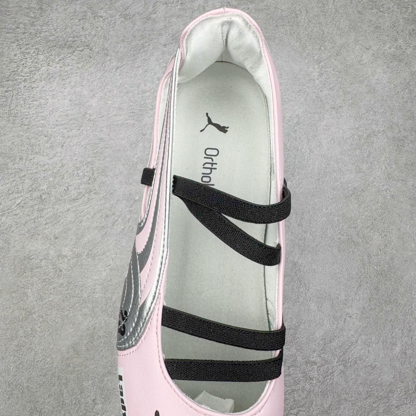 图片[5]-＃DT PUMA Speedcat Ballerina 彪马柔软舒适防滑耐磨低帮生活休闲鞋芭蕾舞鞋单鞋玛丽珍鞋 这次，PUMA决定再对Speedcat来一次创新，以芭蕾舞鞋为灵感，将芭蕾舞鞋的灵动与轻盈感与赛车鞋融为一体，带来极具个性的全新鞋款Speedcat Ballerina。Speedcat Ballerina由Speedcat去除鞋舌、鞋带以及部分鞋侧位打造而成，鞋带部分被改为如同芭蕾鞋般的交叉弹性带，PUMA的标志依旧设计于鞋侧旁，整个鞋款外观变得更加优雅。Speedcat Ballerina 还汲取了赛车鞋的抓地设计，配备经典橡胶大底。尺码：36 37 37.5 38 38.5 39 40 40.5 41-选品中心