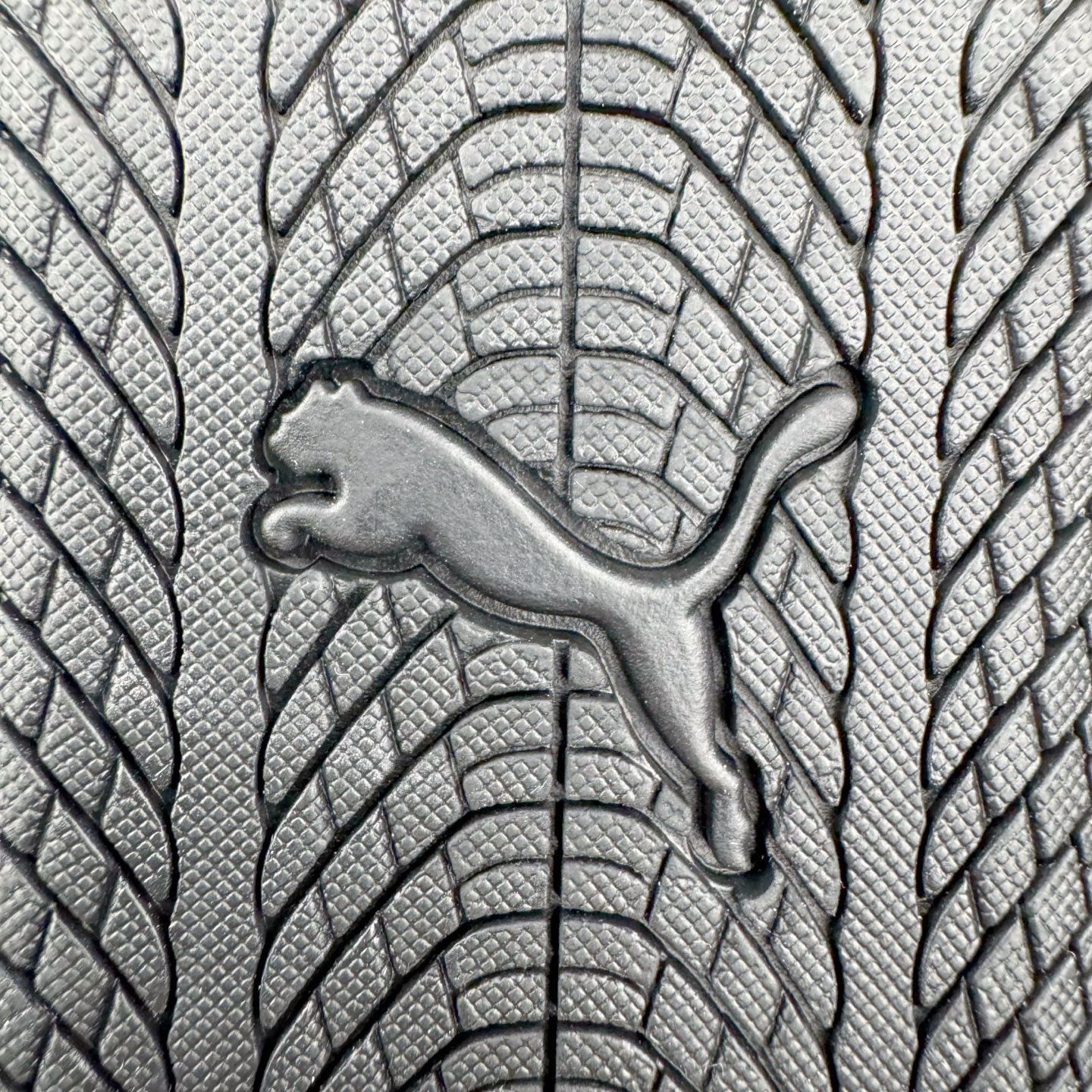 图片[18]-＃DT PUMA Speedcat Ballerina 彪马柔软舒适防滑耐磨低帮生活休闲鞋芭蕾舞鞋单鞋玛丽珍鞋 这次，PUMA决定再对Speedcat来一次创新，以芭蕾舞鞋为灵感，将芭蕾舞鞋的灵动与轻盈感与赛车鞋融为一体，带来极具个性的全新鞋款Speedcat Ballerina。Speedcat Ballerina由Speedcat去除鞋舌、鞋带以及部分鞋侧位打造而成，鞋带部分被改为如同芭蕾鞋般的交叉弹性带，PUMA的标志依旧设计于鞋侧旁，整个鞋款外观变得更加优雅。Speedcat Ballerina 还汲取了赛车鞋的抓地设计，配备经典橡胶大底。尺码：36 37 37.5 38 38.5 39 40 40.5 41-选品中心