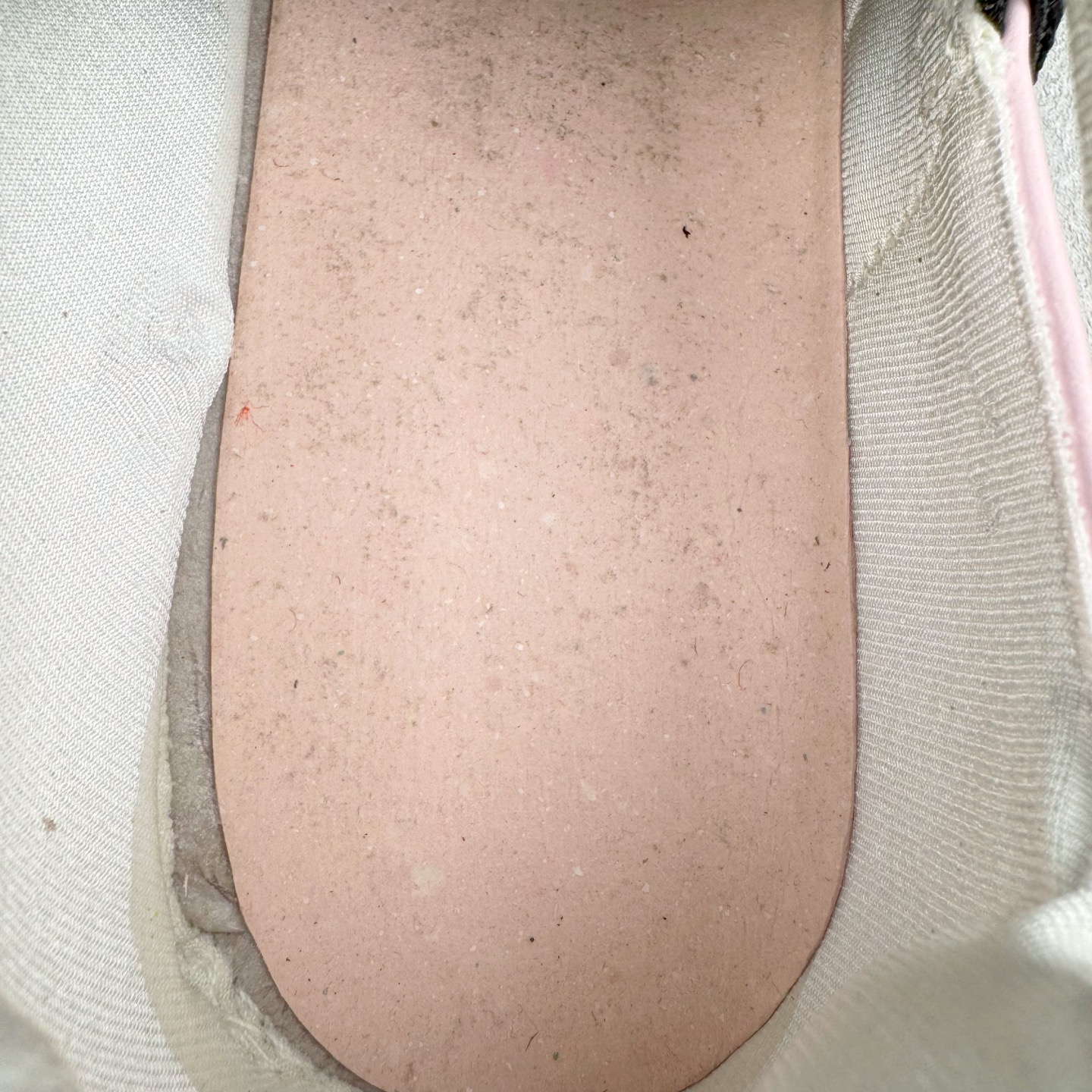 图片[10]-＃DT PUMA Speedcat Ballerina 彪马柔软舒适防滑耐磨低帮生活休闲鞋芭蕾舞鞋单鞋玛丽珍鞋 这次，PUMA决定再对Speedcat来一次创新，以芭蕾舞鞋为灵感，将芭蕾舞鞋的灵动与轻盈感与赛车鞋融为一体，带来极具个性的全新鞋款Speedcat Ballerina。Speedcat Ballerina由Speedcat去除鞋舌、鞋带以及部分鞋侧位打造而成，鞋带部分被改为如同芭蕾鞋般的交叉弹性带，PUMA的标志依旧设计于鞋侧旁，整个鞋款外观变得更加优雅。Speedcat Ballerina 还汲取了赛车鞋的抓地设计，配备经典橡胶大底。尺码：36 37 37.5 38 38.5 39 40 40.5 41-选品中心