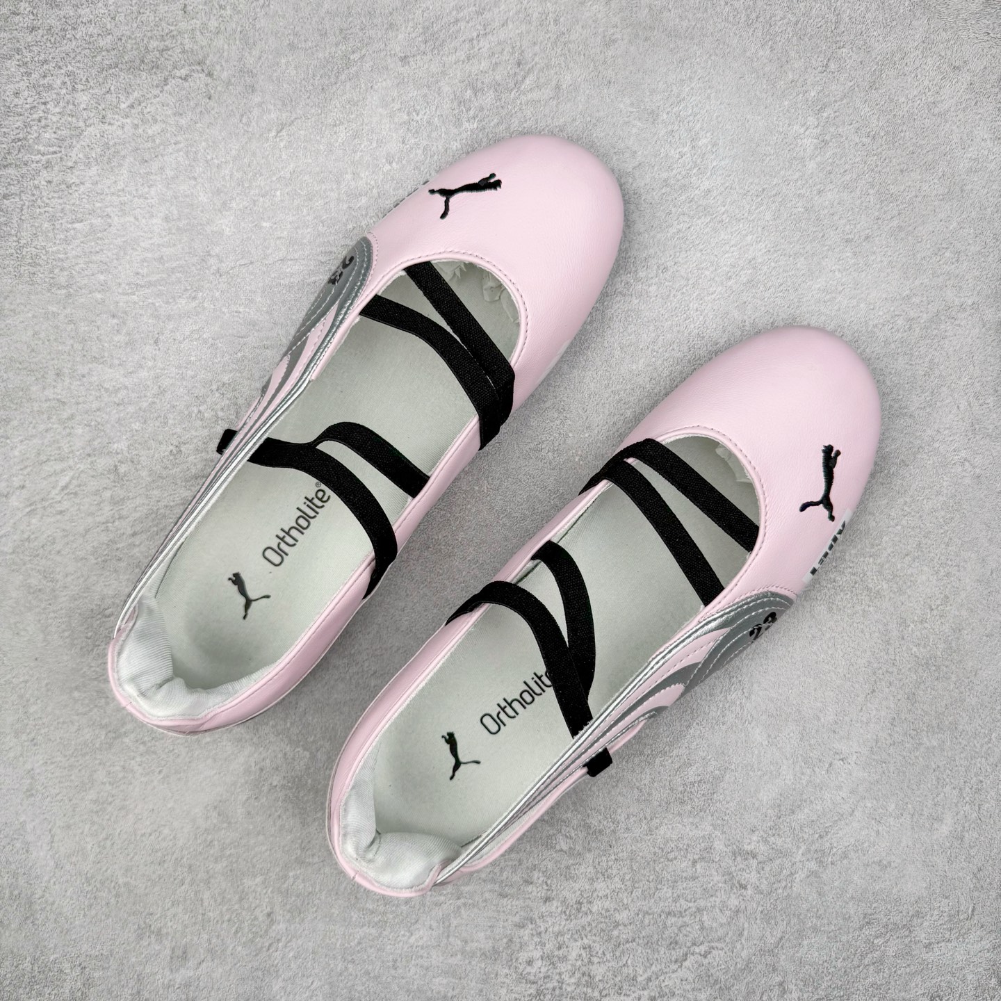 图片[3]-＃DT PUMA Speedcat Ballerina 彪马柔软舒适防滑耐磨低帮生活休闲鞋芭蕾舞鞋单鞋玛丽珍鞋 这次，PUMA决定再对Speedcat来一次创新，以芭蕾舞鞋为灵感，将芭蕾舞鞋的灵动与轻盈感与赛车鞋融为一体，带来极具个性的全新鞋款Speedcat Ballerina。Speedcat Ballerina由Speedcat去除鞋舌、鞋带以及部分鞋侧位打造而成，鞋带部分被改为如同芭蕾鞋般的交叉弹性带，PUMA的标志依旧设计于鞋侧旁，整个鞋款外观变得更加优雅。Speedcat Ballerina 还汲取了赛车鞋的抓地设计，配备经典橡胶大底。尺码：36 37 37.5 38 38.5 39 40 40.5 41-选品中心