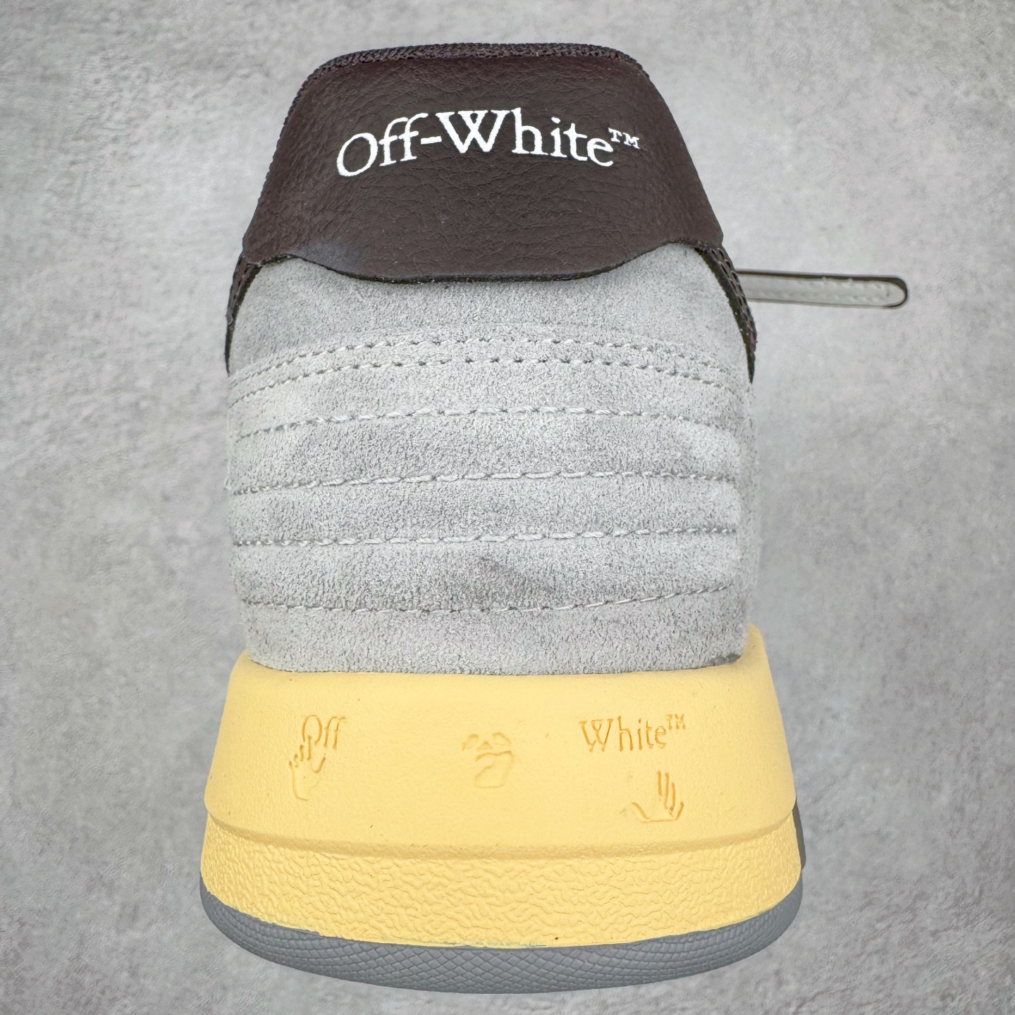 图片[8]-＃KX OFF-WHITE Out Of Office OW低帮时尚板鞋 全套原楦原纸版原鞋开模 全网最正确的版型 独家私模大底 最大开发至46码 大厂出品 细节到位 官方原盒原配 100加配色陆更新 终端控货 优势供应 续众明星上脚 由经典配色打造 箭头符号、ZipTie 标签、1ogo印花等经典元素皆在此呈现 让人一眼明了 Off-White 的潮流身份 单品以黑白配色皮质制成 饰有品牌标志性 zip Tie 束线带吊牌 侧面饰有 Arrows 图案 展现出品牌对街头风格的偏爱 尺码：36 37 38 39 40 41 42 43 44 45 46-选品中心