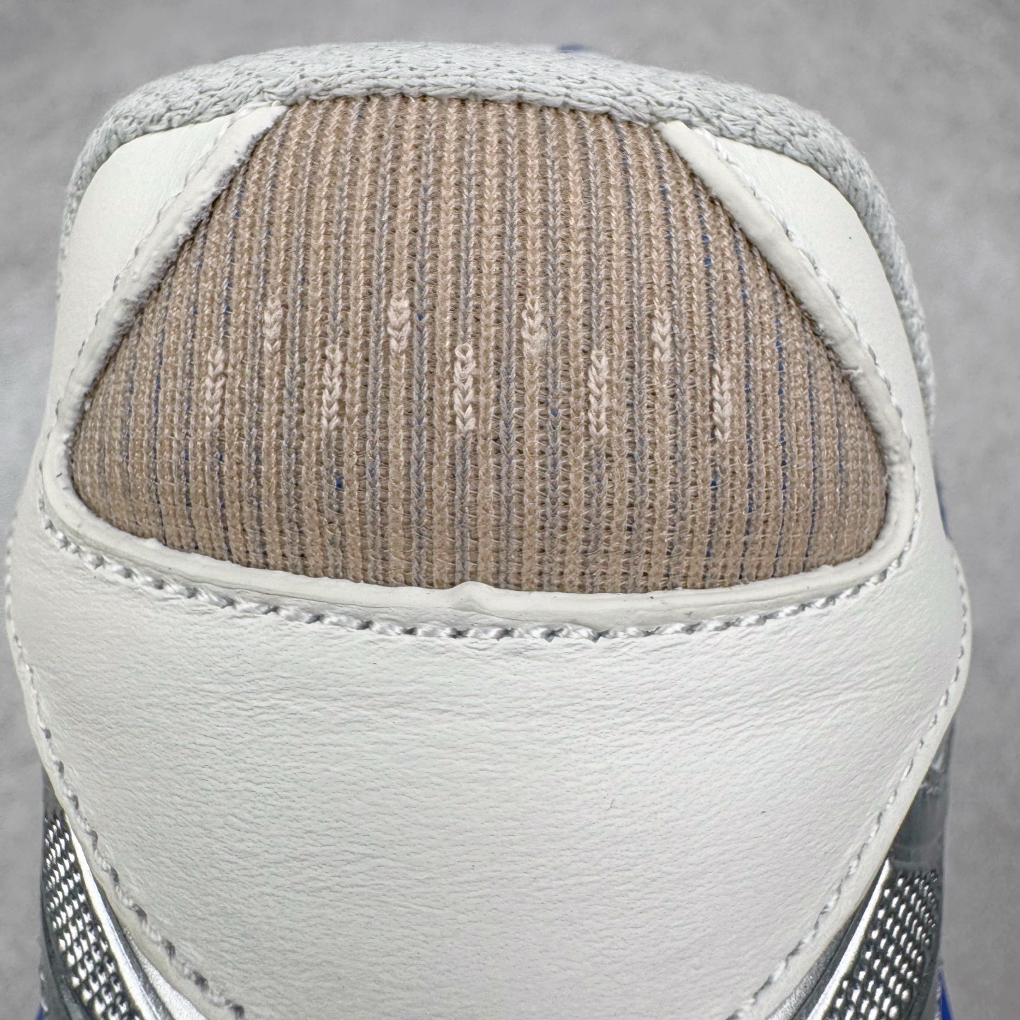 图片[13]-＃纯原 GUCCI 古驰皮革圆头抽绳低帮生活休闲鞋 Gucci（古驰）是源于意大利的时装奢饰品牌，是全球奢侈品品牌之一。由古驰奥•古驰在1921年于意大利佛罗伦萨创办。古驰的严品包括时装、皮具、皮鞋、手表、领带、丝巾、香水、家居用品及宠物用品等，借由其独特的创意和革新，以及精湛的意大利工艺闻名于世。GUCCl品牌时装一向以高档、豪华、性感而闻名于世，以“身份与财富之象征”品牌形象成为富有上流社会的消费宠儿。古驰—-永恒而经典并深受明星们的青睐，品牌灵感源自演员，公主和名媛等杰出女性。实拍调校N版已经零色差零失真 百分百还原实物色彩所见即所得 不存在货不对板色差等低级问题 选购参考实物拍摄 不混卖不参货 只用心做好货严格选品 承诺混一赔十 尺码：36 37 38 39 40 41 42 43 44 45-选品中心