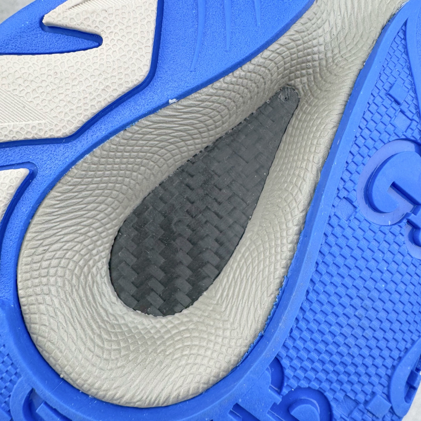 图片[19]-＃纯原 GUCCI 古驰皮革圆头抽绳低帮生活休闲鞋 Gucci（古驰）是源于意大利的时装奢饰品牌，是全球奢侈品品牌之一。由古驰奥•古驰在1921年于意大利佛罗伦萨创办。古驰的严品包括时装、皮具、皮鞋、手表、领带、丝巾、香水、家居用品及宠物用品等，借由其独特的创意和革新，以及精湛的意大利工艺闻名于世。GUCCl品牌时装一向以高档、豪华、性感而闻名于世，以“身份与财富之象征”品牌形象成为富有上流社会的消费宠儿。古驰—-永恒而经典并深受明星们的青睐，品牌灵感源自演员，公主和名媛等杰出女性。实拍调校N版已经零色差零失真 百分百还原实物色彩所见即所得 不存在货不对板色差等低级问题 选购参考实物拍摄 不混卖不参货 只用心做好货严格选品 承诺混一赔十 尺码：36 37 38 39 40 41 42 43 44 45-选品中心