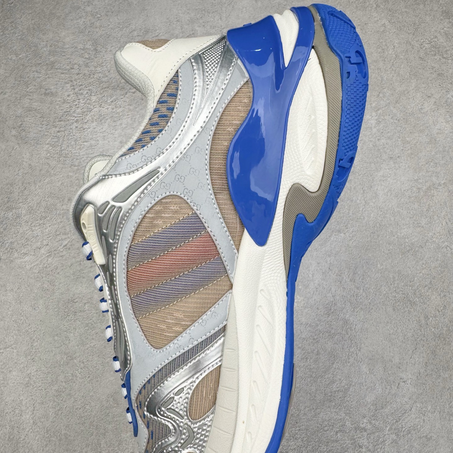 图片[7]-＃纯原 GUCCI 古驰皮革圆头抽绳低帮生活休闲鞋 Gucci（古驰）是源于意大利的时装奢饰品牌，是全球奢侈品品牌之一。由古驰奥•古驰在1921年于意大利佛罗伦萨创办。古驰的严品包括时装、皮具、皮鞋、手表、领带、丝巾、香水、家居用品及宠物用品等，借由其独特的创意和革新，以及精湛的意大利工艺闻名于世。GUCCl品牌时装一向以高档、豪华、性感而闻名于世，以“身份与财富之象征”品牌形象成为富有上流社会的消费宠儿。古驰—-永恒而经典并深受明星们的青睐，品牌灵感源自演员，公主和名媛等杰出女性。实拍调校N版已经零色差零失真 百分百还原实物色彩所见即所得 不存在货不对板色差等低级问题 选购参考实物拍摄 不混卖不参货 只用心做好货严格选品 承诺混一赔十 尺码：36 37 38 39 40 41 42 43 44 45-选品中心