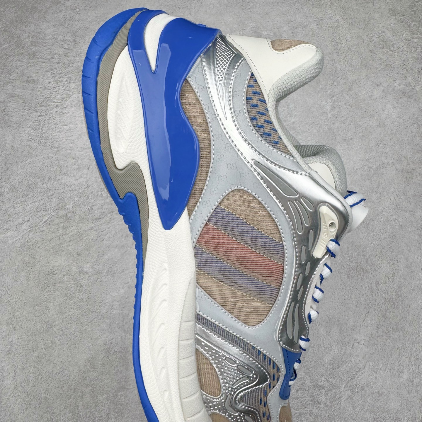 图片[6]-＃纯原 GUCCI 古驰皮革圆头抽绳低帮生活休闲鞋 Gucci（古驰）是源于意大利的时装奢饰品牌，是全球奢侈品品牌之一。由古驰奥•古驰在1921年于意大利佛罗伦萨创办。古驰的严品包括时装、皮具、皮鞋、手表、领带、丝巾、香水、家居用品及宠物用品等，借由其独特的创意和革新，以及精湛的意大利工艺闻名于世。GUCCl品牌时装一向以高档、豪华、性感而闻名于世，以“身份与财富之象征”品牌形象成为富有上流社会的消费宠儿。古驰—-永恒而经典并深受明星们的青睐，品牌灵感源自演员，公主和名媛等杰出女性。实拍调校N版已经零色差零失真 百分百还原实物色彩所见即所得 不存在货不对板色差等低级问题 选购参考实物拍摄 不混卖不参货 只用心做好货严格选品 承诺混一赔十 尺码：36 37 38 39 40 41 42 43 44 45-选品中心