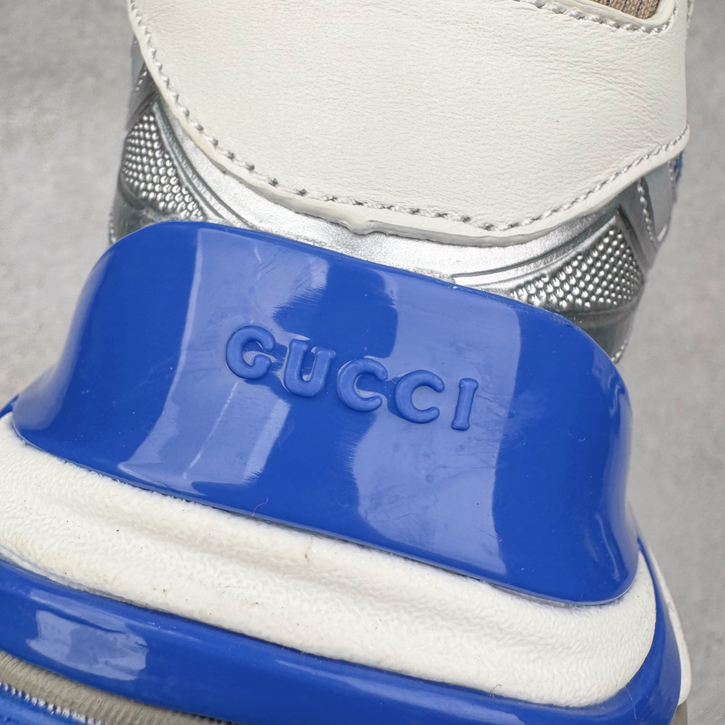 图片[14]-＃纯原 GUCCI 古驰皮革圆头抽绳低帮生活休闲鞋 Gucci（古驰）是源于意大利的时装奢饰品牌，是全球奢侈品品牌之一。由古驰奥•古驰在1921年于意大利佛罗伦萨创办。古驰的严品包括时装、皮具、皮鞋、手表、领带、丝巾、香水、家居用品及宠物用品等，借由其独特的创意和革新，以及精湛的意大利工艺闻名于世。GUCCl品牌时装一向以高档、豪华、性感而闻名于世，以“身份与财富之象征”品牌形象成为富有上流社会的消费宠儿。古驰—-永恒而经典并深受明星们的青睐，品牌灵感源自演员，公主和名媛等杰出女性。实拍调校N版已经零色差零失真 百分百还原实物色彩所见即所得 不存在货不对板色差等低级问题 选购参考实物拍摄 不混卖不参货 只用心做好货严格选品 承诺混一赔十 尺码：36 37 38 39 40 41 42 43 44 45-选品中心