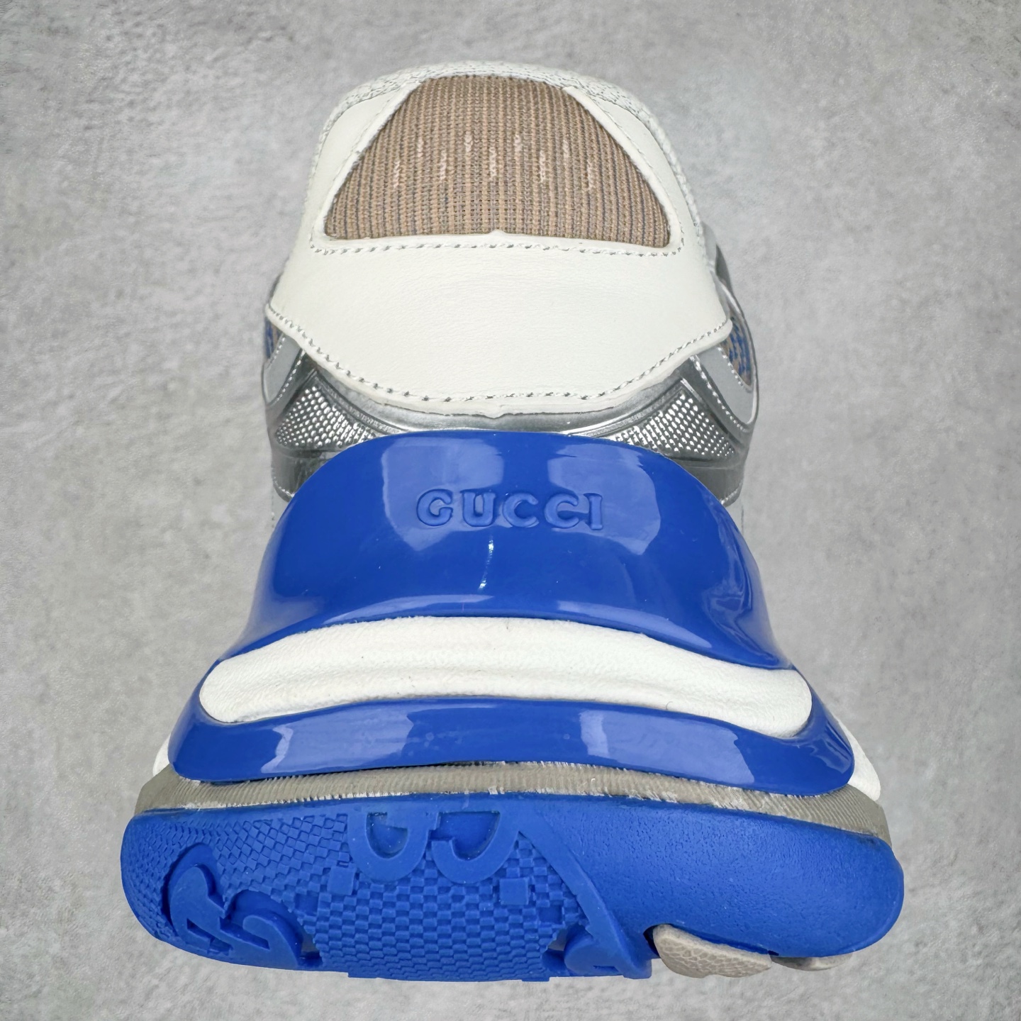 图片[8]-＃纯原 GUCCI 古驰皮革圆头抽绳低帮生活休闲鞋 Gucci（古驰）是源于意大利的时装奢饰品牌，是全球奢侈品品牌之一。由古驰奥•古驰在1921年于意大利佛罗伦萨创办。古驰的严品包括时装、皮具、皮鞋、手表、领带、丝巾、香水、家居用品及宠物用品等，借由其独特的创意和革新，以及精湛的意大利工艺闻名于世。GUCCl品牌时装一向以高档、豪华、性感而闻名于世，以“身份与财富之象征”品牌形象成为富有上流社会的消费宠儿。古驰—-永恒而经典并深受明星们的青睐，品牌灵感源自演员，公主和名媛等杰出女性。实拍调校N版已经零色差零失真 百分百还原实物色彩所见即所得 不存在货不对板色差等低级问题 选购参考实物拍摄 不混卖不参货 只用心做好货严格选品 承诺混一赔十 尺码：36 37 38 39 40 41 42 43 44 45-选品中心