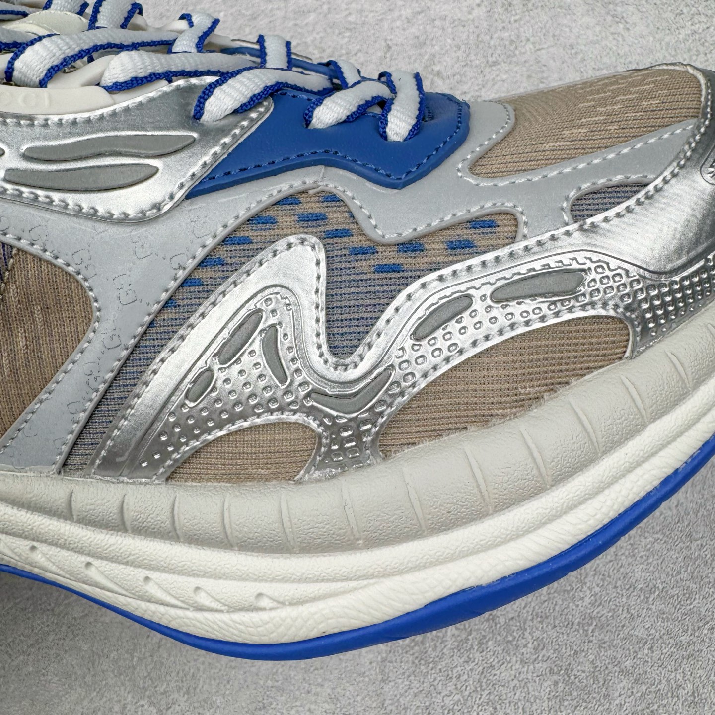 图片[17]-＃纯原 GUCCI 古驰皮革圆头抽绳低帮生活休闲鞋 Gucci（古驰）是源于意大利的时装奢饰品牌，是全球奢侈品品牌之一。由古驰奥•古驰在1921年于意大利佛罗伦萨创办。古驰的严品包括时装、皮具、皮鞋、手表、领带、丝巾、香水、家居用品及宠物用品等，借由其独特的创意和革新，以及精湛的意大利工艺闻名于世。GUCCl品牌时装一向以高档、豪华、性感而闻名于世，以“身份与财富之象征”品牌形象成为富有上流社会的消费宠儿。古驰—-永恒而经典并深受明星们的青睐，品牌灵感源自演员，公主和名媛等杰出女性。实拍调校N版已经零色差零失真 百分百还原实物色彩所见即所得 不存在货不对板色差等低级问题 选购参考实物拍摄 不混卖不参货 只用心做好货严格选品 承诺混一赔十 尺码：36 37 38 39 40 41 42 43 44 45-选品中心