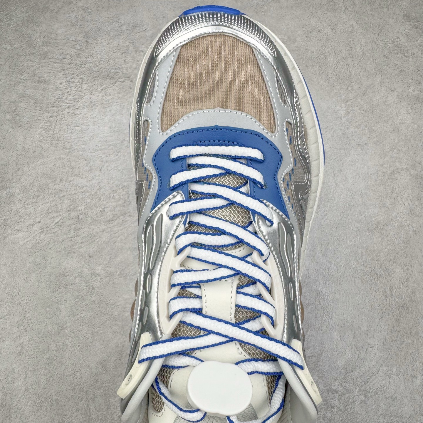 图片[4]-＃纯原 GUCCI 古驰皮革圆头抽绳低帮生活休闲鞋 Gucci（古驰）是源于意大利的时装奢饰品牌，是全球奢侈品品牌之一。由古驰奥•古驰在1921年于意大利佛罗伦萨创办。古驰的严品包括时装、皮具、皮鞋、手表、领带、丝巾、香水、家居用品及宠物用品等，借由其独特的创意和革新，以及精湛的意大利工艺闻名于世。GUCCl品牌时装一向以高档、豪华、性感而闻名于世，以“身份与财富之象征”品牌形象成为富有上流社会的消费宠儿。古驰—-永恒而经典并深受明星们的青睐，品牌灵感源自演员，公主和名媛等杰出女性。实拍调校N版已经零色差零失真 百分百还原实物色彩所见即所得 不存在货不对板色差等低级问题 选购参考实物拍摄 不混卖不参货 只用心做好货严格选品 承诺混一赔十 尺码：36 37 38 39 40 41 42 43 44 45-选品中心