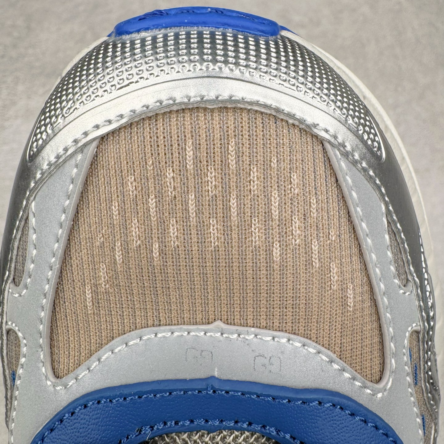 图片[12]-＃纯原 GUCCI 古驰皮革圆头抽绳低帮生活休闲鞋 Gucci（古驰）是源于意大利的时装奢饰品牌，是全球奢侈品品牌之一。由古驰奥•古驰在1921年于意大利佛罗伦萨创办。古驰的严品包括时装、皮具、皮鞋、手表、领带、丝巾、香水、家居用品及宠物用品等，借由其独特的创意和革新，以及精湛的意大利工艺闻名于世。GUCCl品牌时装一向以高档、豪华、性感而闻名于世，以“身份与财富之象征”品牌形象成为富有上流社会的消费宠儿。古驰—-永恒而经典并深受明星们的青睐，品牌灵感源自演员，公主和名媛等杰出女性。实拍调校N版已经零色差零失真 百分百还原实物色彩所见即所得 不存在货不对板色差等低级问题 选购参考实物拍摄 不混卖不参货 只用心做好货严格选品 承诺混一赔十 尺码：36 37 38 39 40 41 42 43 44 45-选品中心